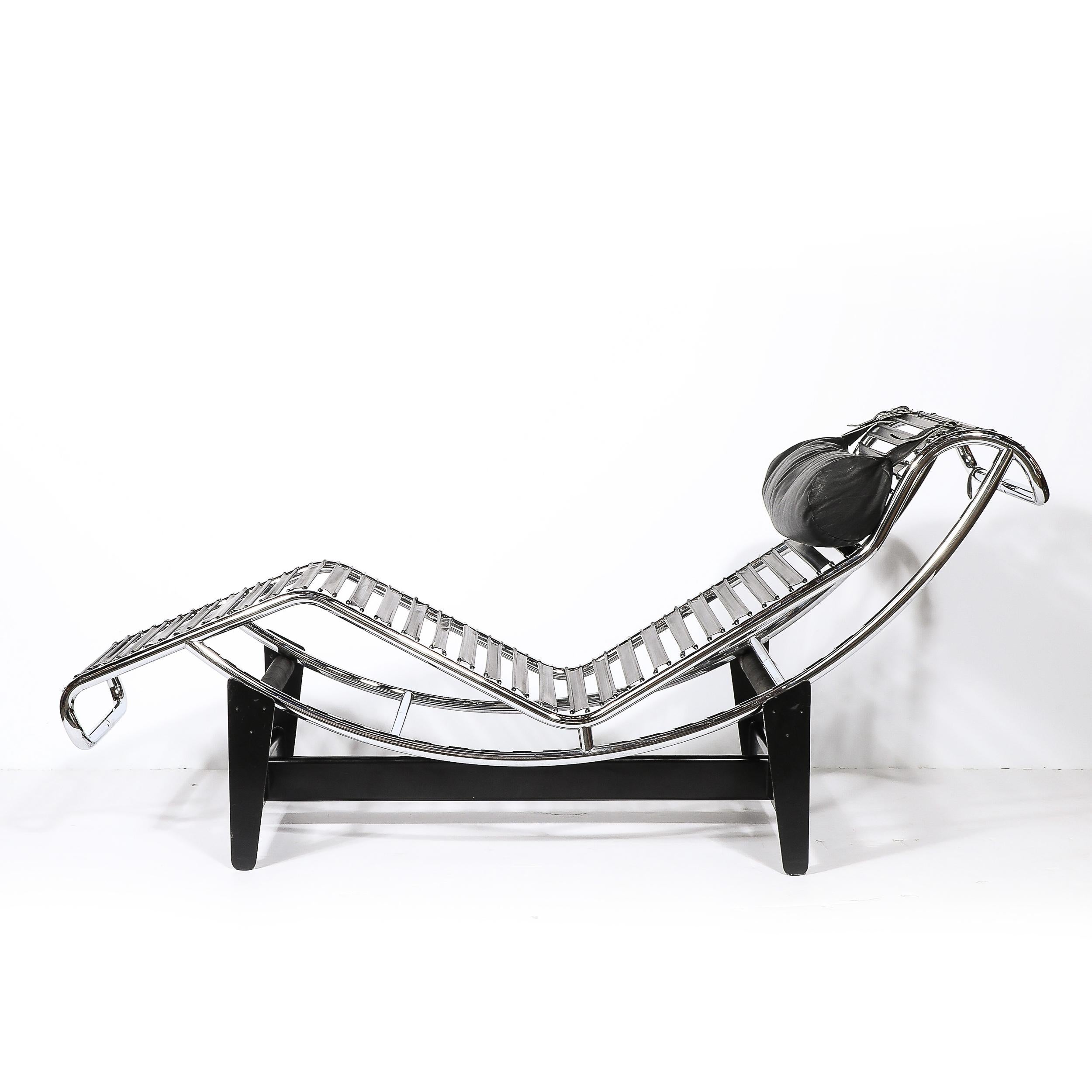 Chaise longue moderniste du milieu du siècle dernier modèle LC/4 5559 de LeCorbusier pour Cassina en vente 5