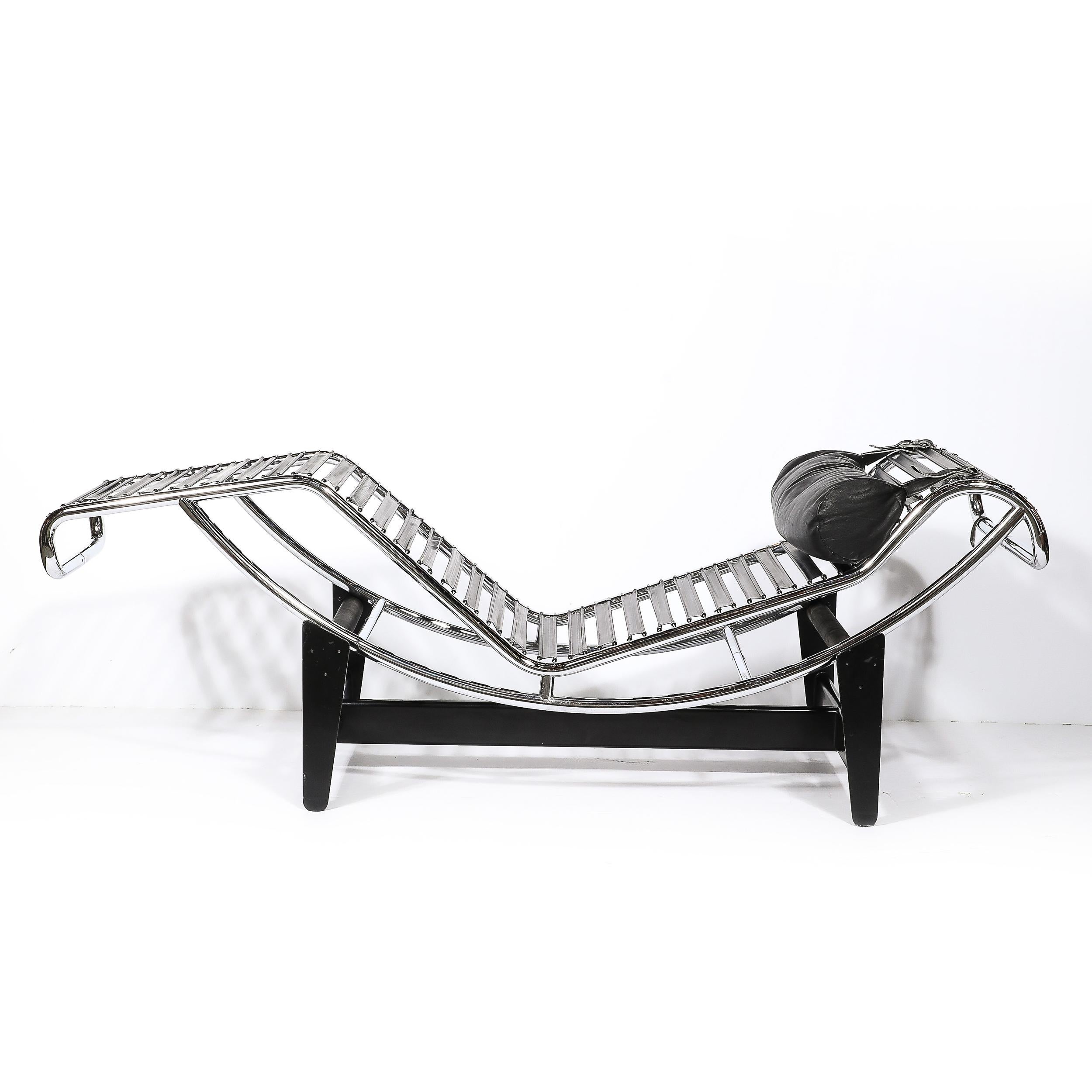 Chaise longue moderniste du milieu du siècle dernier modèle LC/4 5559 de LeCorbusier pour Cassina en vente 7