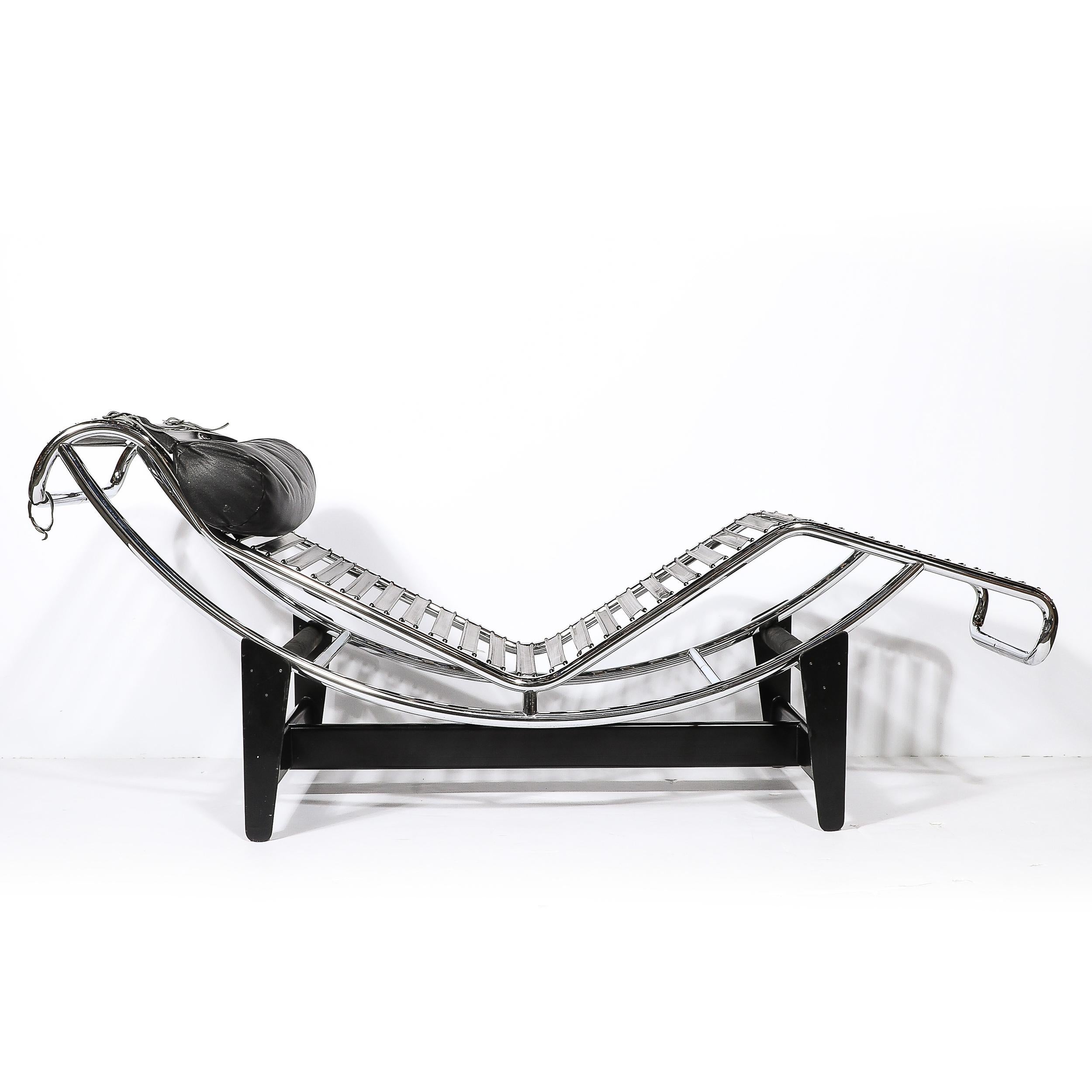Mid-Century Modern Chaise longue moderniste du milieu du siècle dernier modèle LC/4 5559 de LeCorbusier pour Cassina en vente