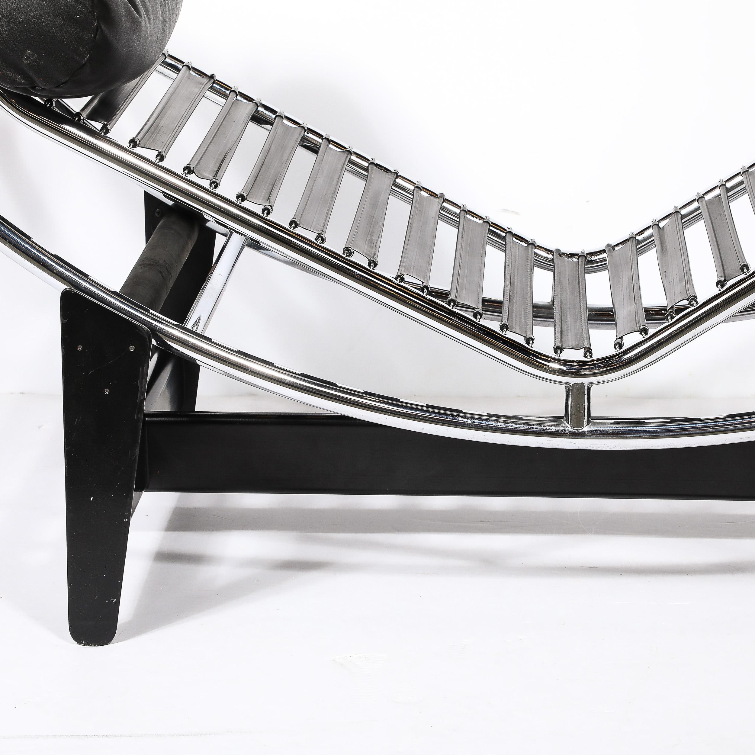 italien Chaise longue moderniste du milieu du siècle dernier modèle LC/4 5559 de LeCorbusier pour Cassina en vente