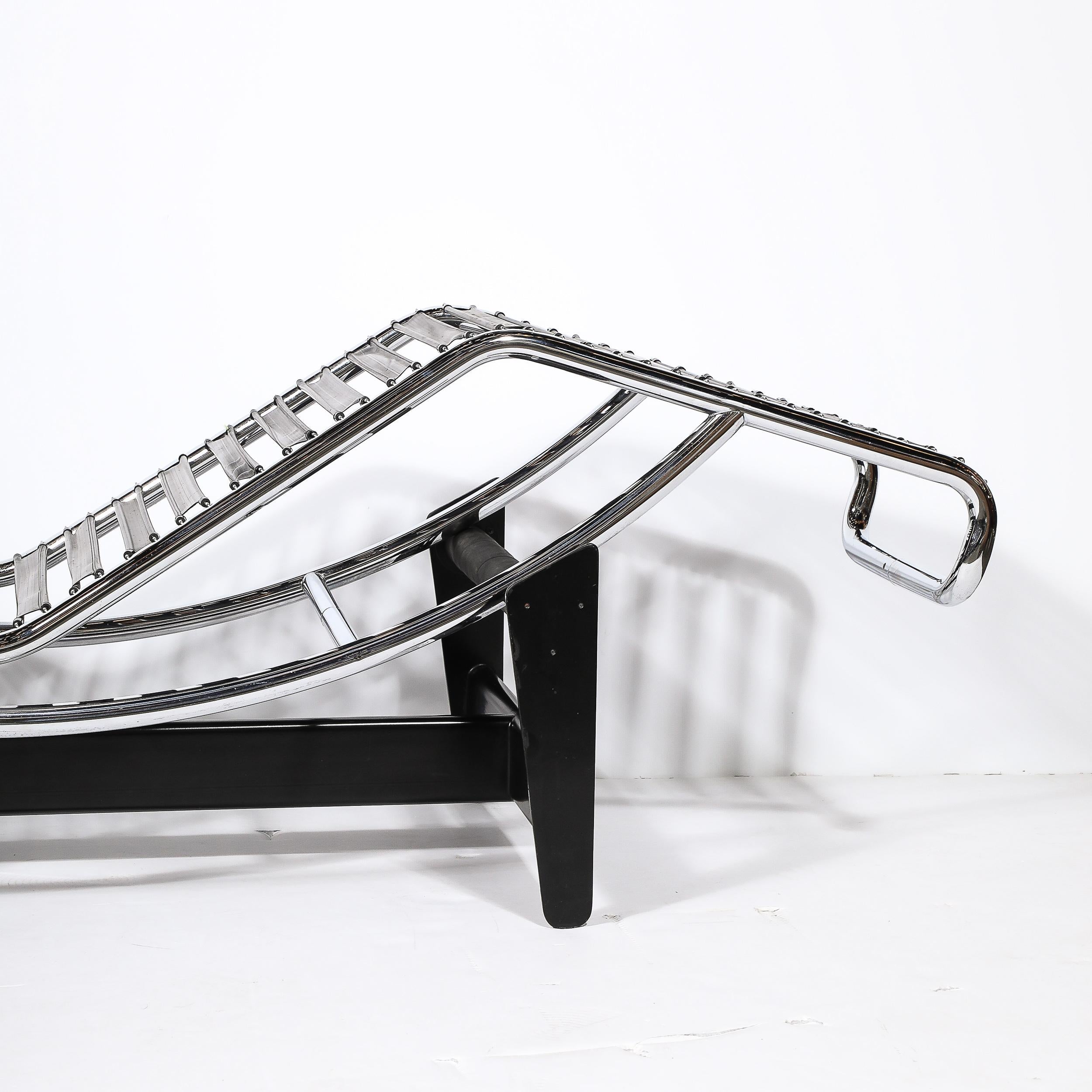 Cuir Chaise longue moderniste du milieu du siècle dernier modèle LC/4 5559 de LeCorbusier pour Cassina en vente