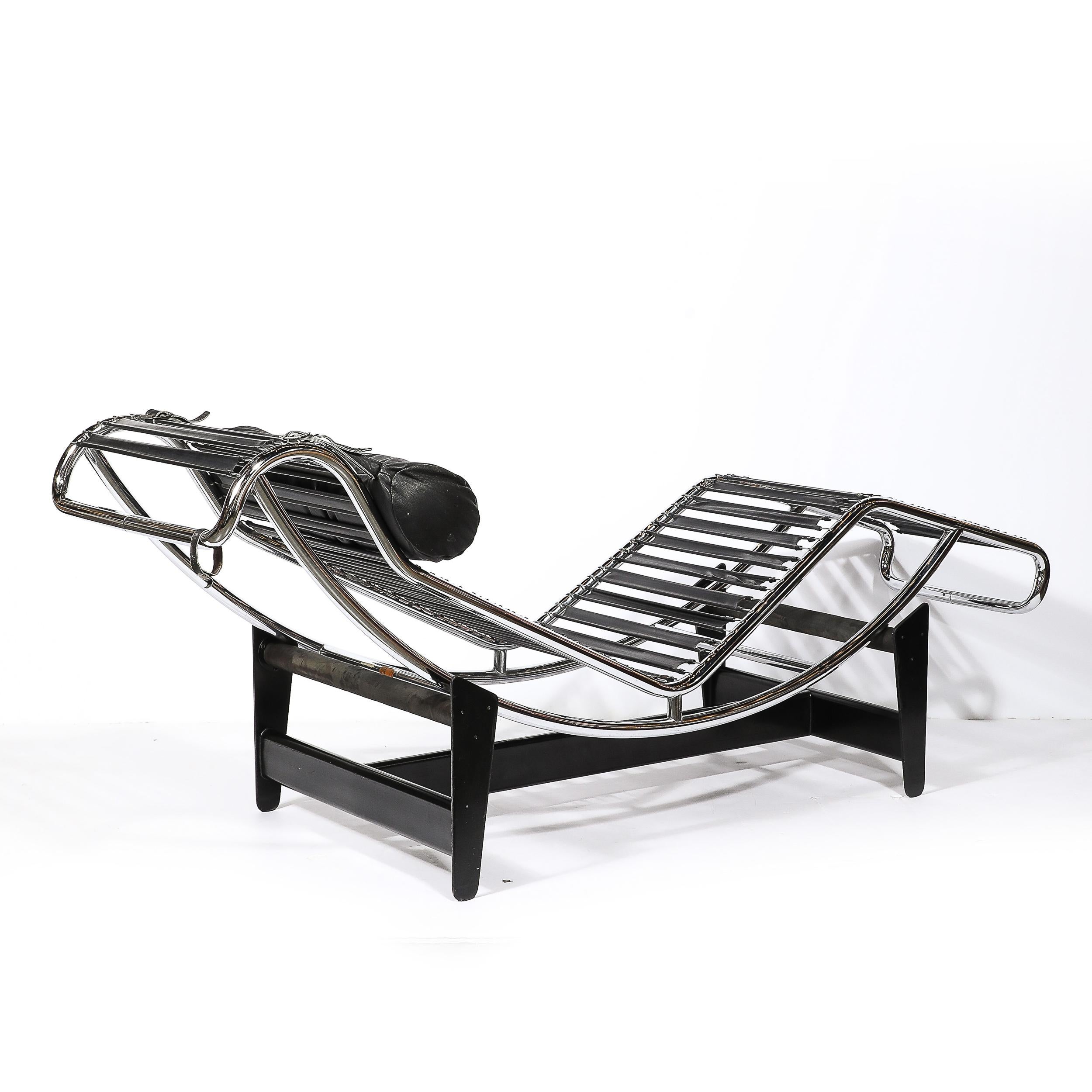 Chaise longue moderniste du milieu du siècle dernier modèle LC/4 5559 de LeCorbusier pour Cassina en vente 1