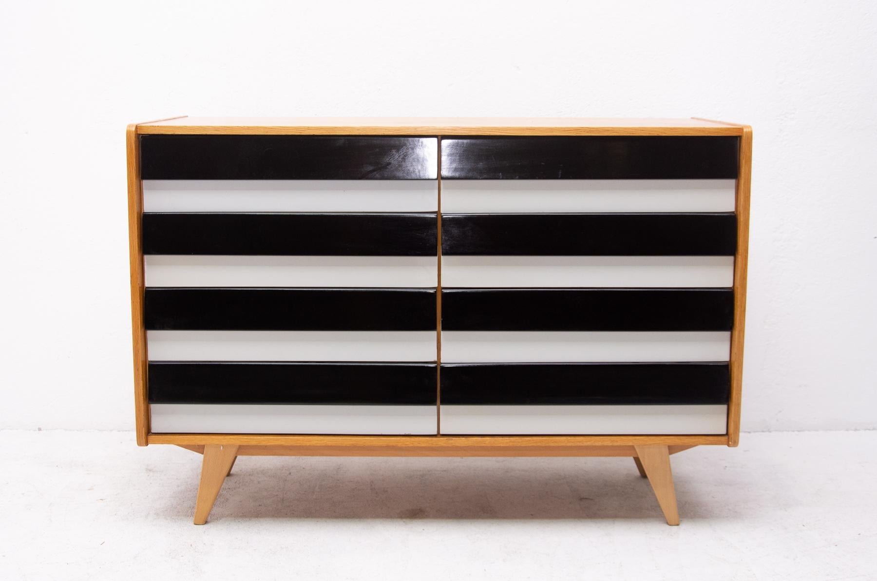 Modernist chest of drawers, model no. U-453, designed by Jirí Jiroutek for Interiér Praha. It was made in the former Czechoslovakia in the 1960´s. This model is associated with the world-famous EXPO 58 in Brussels. It features beech wood, plywood,