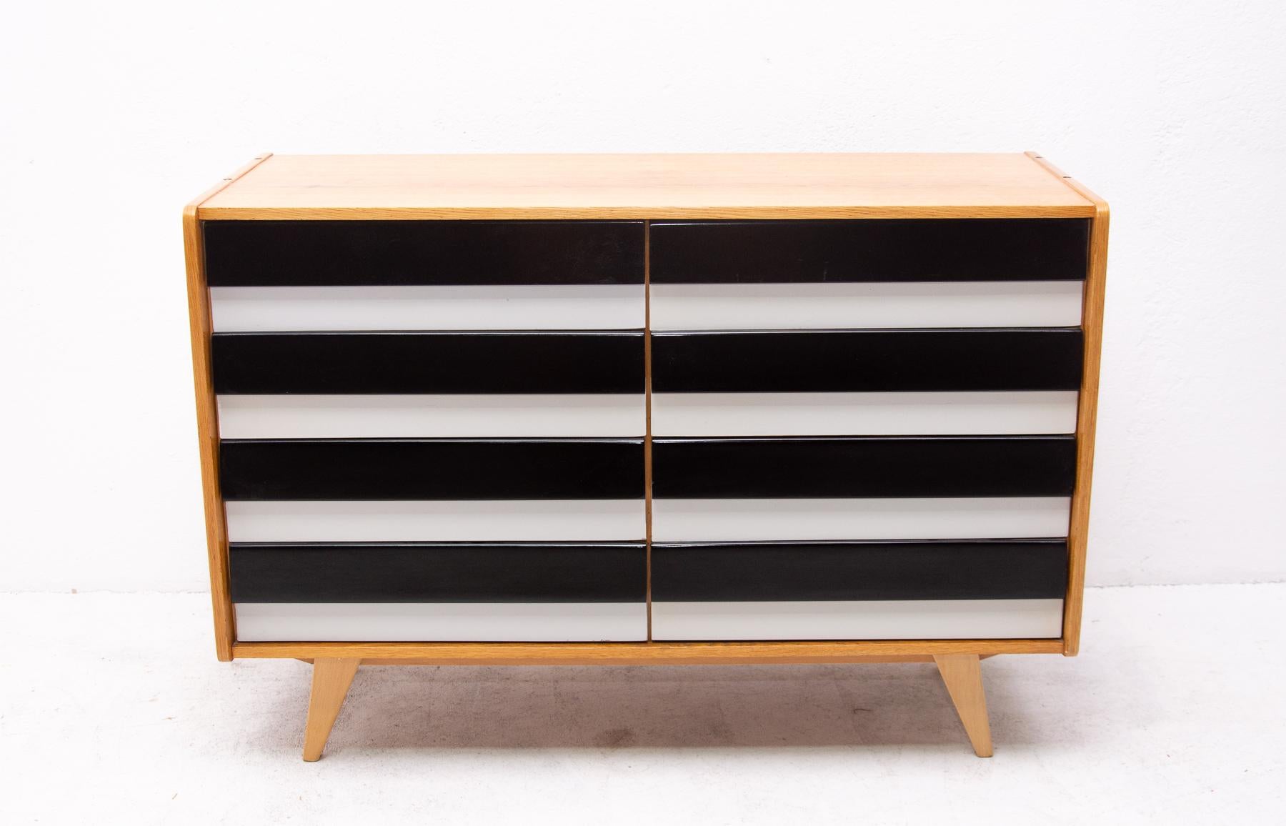 Mid-Century Modernist Chest of Drawers No. U-453, by Jiří Jiroutek, Czech In Excellent Condition For Sale In Prague 8, CZ