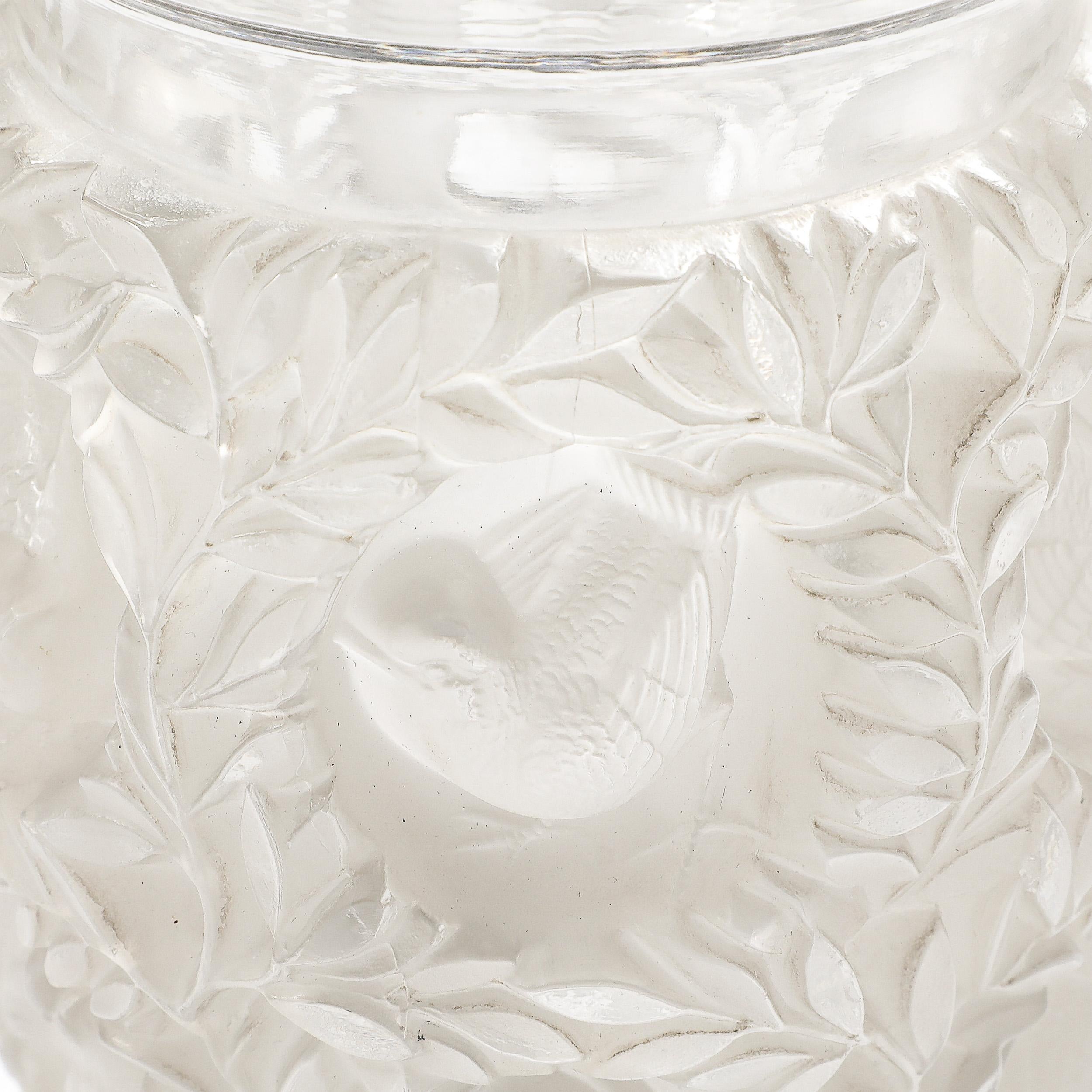 Mid-Century Modernist Crystal Bagatelle Vase signed Lalique For Sale 3