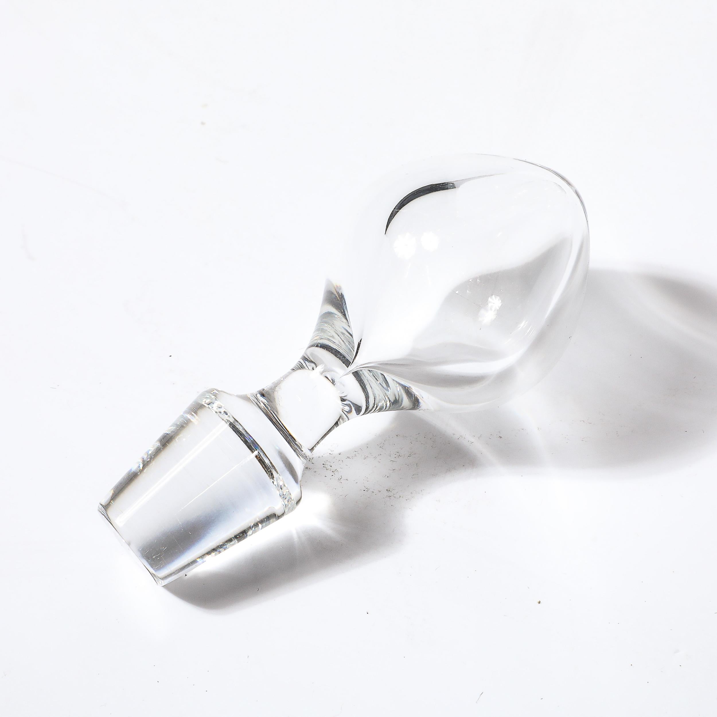 Decanter di cristallo modernista di metà secolo con tappo a goccia firmato Baccarat in vendita 4