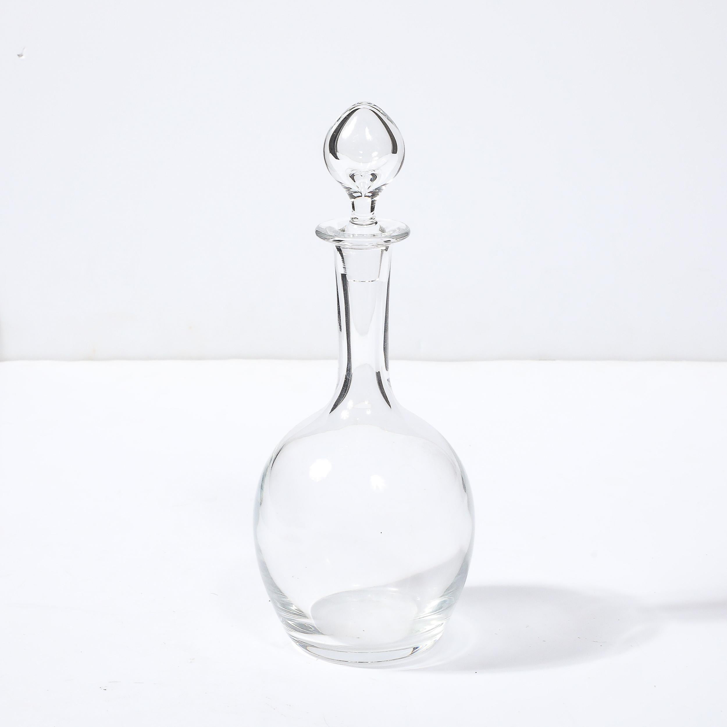 Francese Decanter di cristallo modernista di metà secolo con tappo a goccia firmato Baccarat in vendita