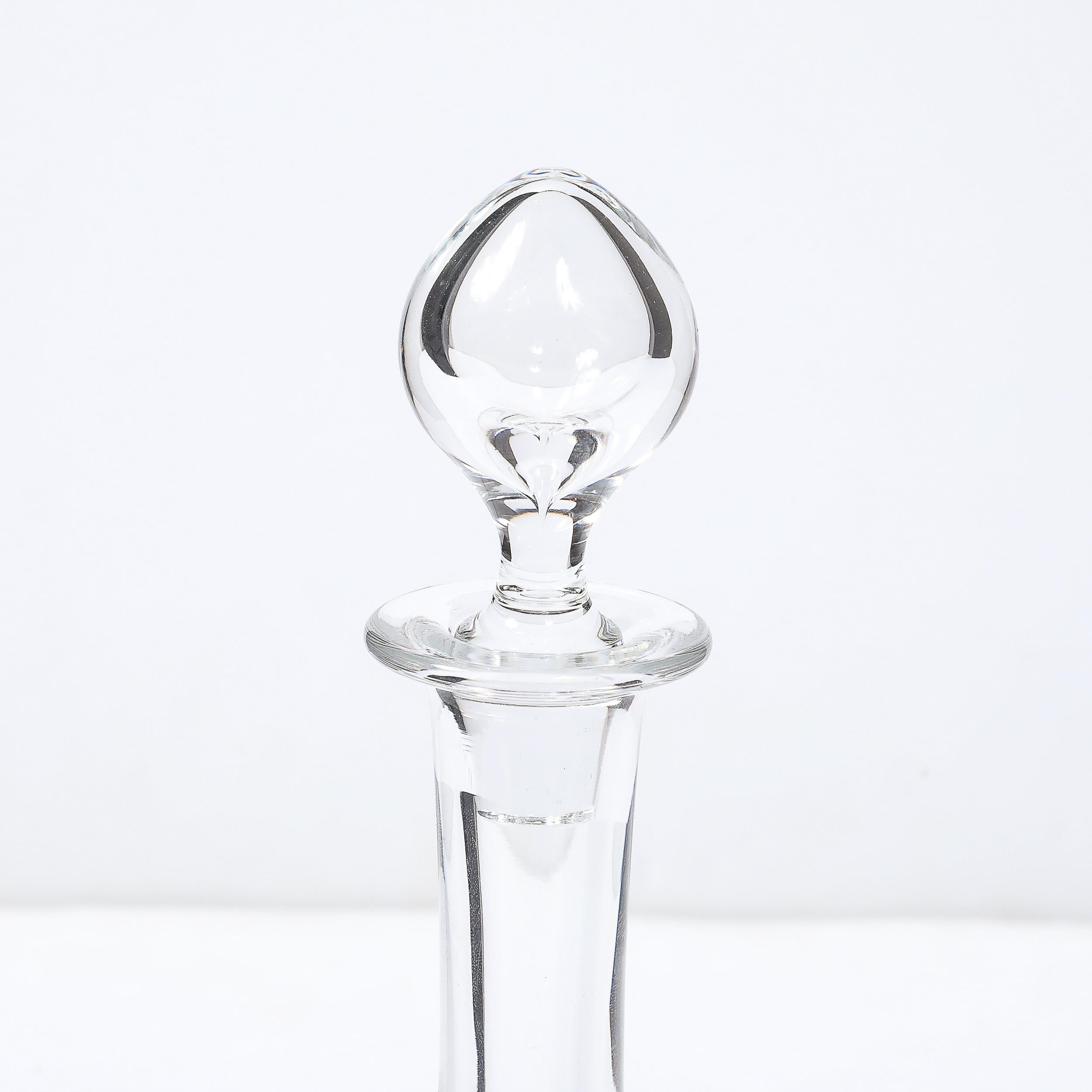 Decanter di cristallo modernista di metà secolo con tappo a goccia firmato Baccarat In condizioni ottime in vendita a New York, NY