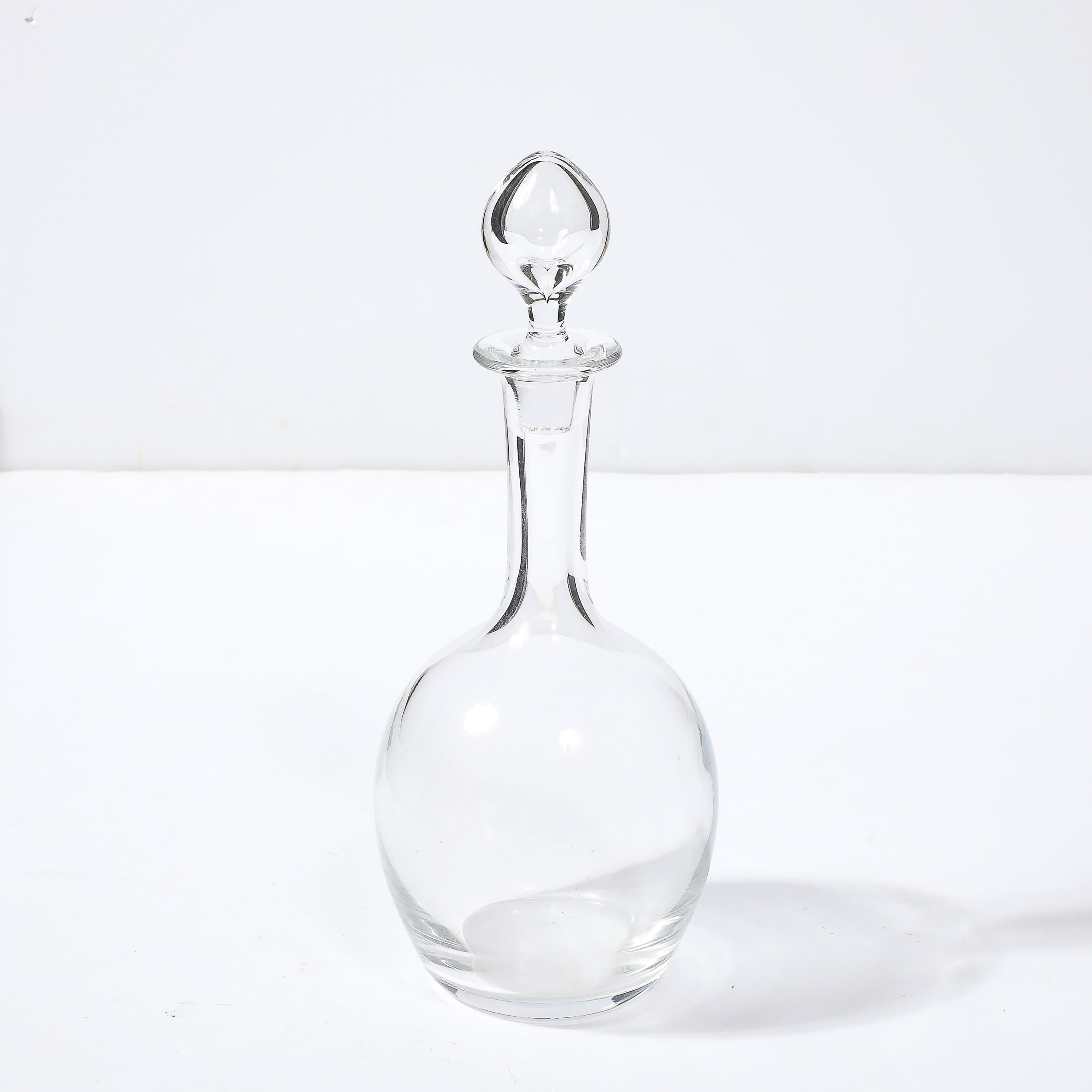 Decanter di cristallo modernista di metà secolo con tappo a goccia firmato Baccarat in vendita 1