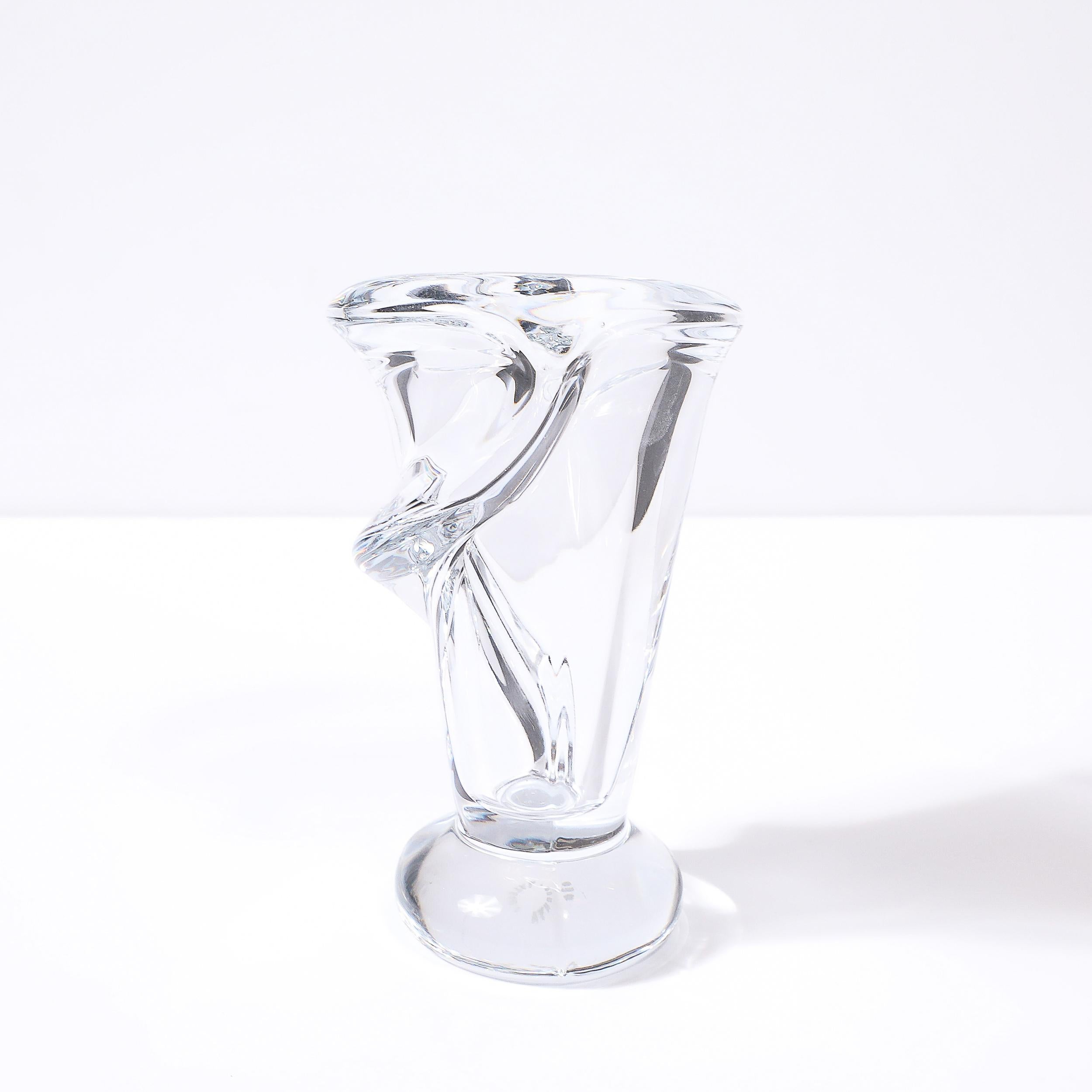 Jarrón de cristal modernista de mediados de siglo con hélice simple amorfa firmado Art Vannes mediados del siglo XX en venta