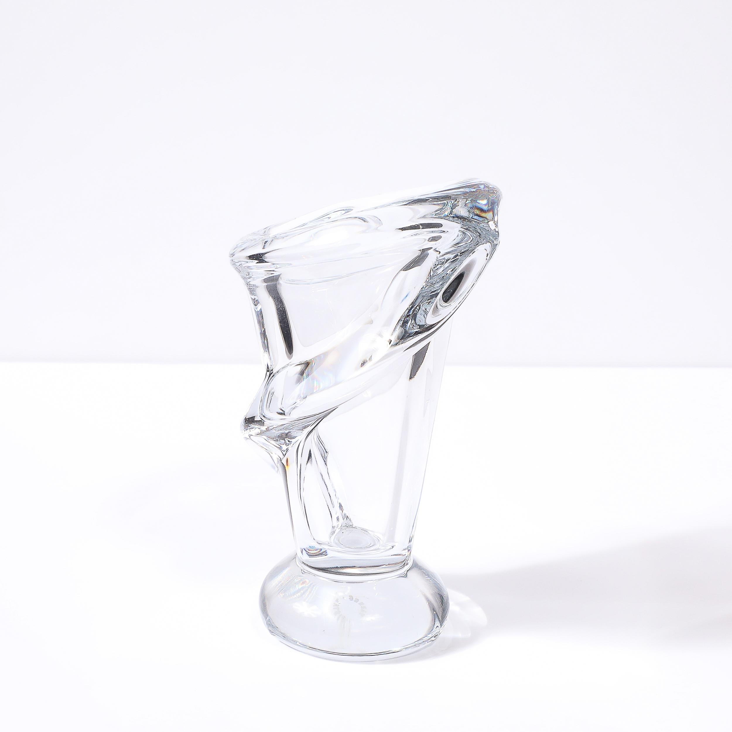 Jarrón de cristal modernista de mediados de siglo con hélice simple amorfa firmado Art Vannes Cristal en venta