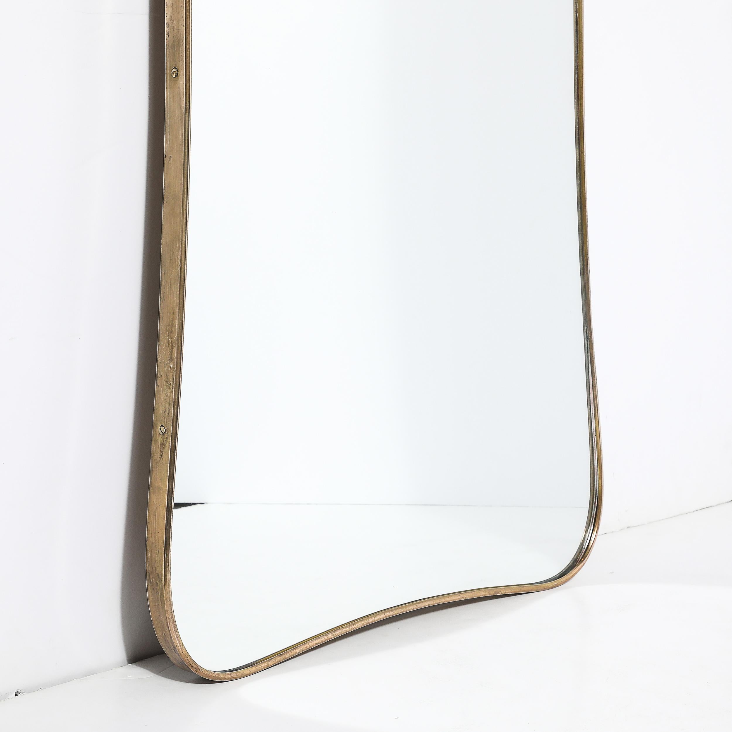 Miroir enroulé en laiton de forme curviligne du milieu du siècle dernier Excellent état - En vente à New York, NY