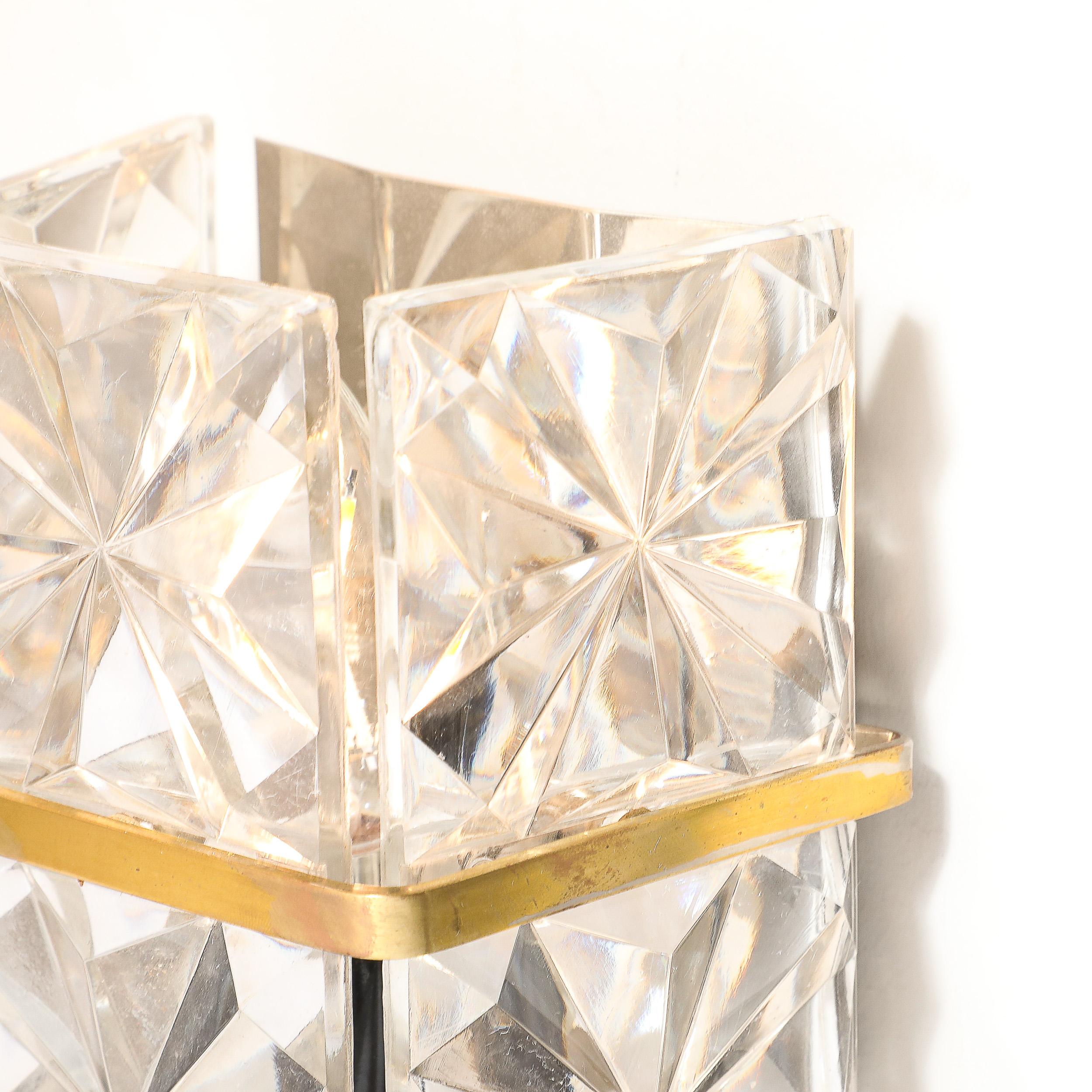 Lámpara de cristal tallado modernista de mediados de siglo con accesorios de latón by Kinkeldey Moderno de mediados de siglo en venta