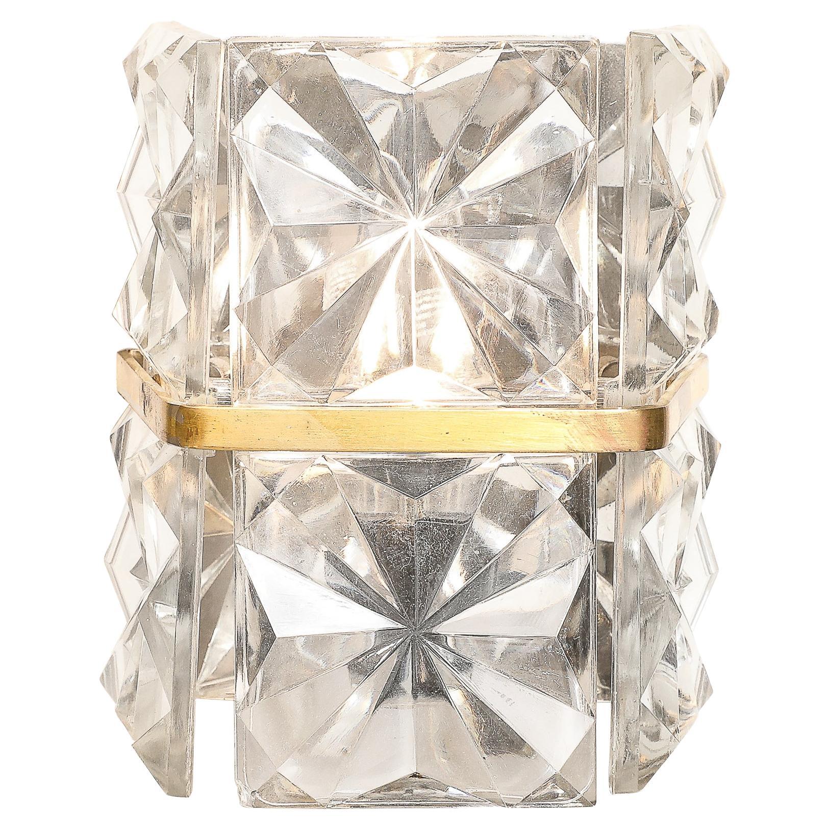 Lámpara de cristal tallado modernista de mediados de siglo con accesorios de latón by Kinkeldey