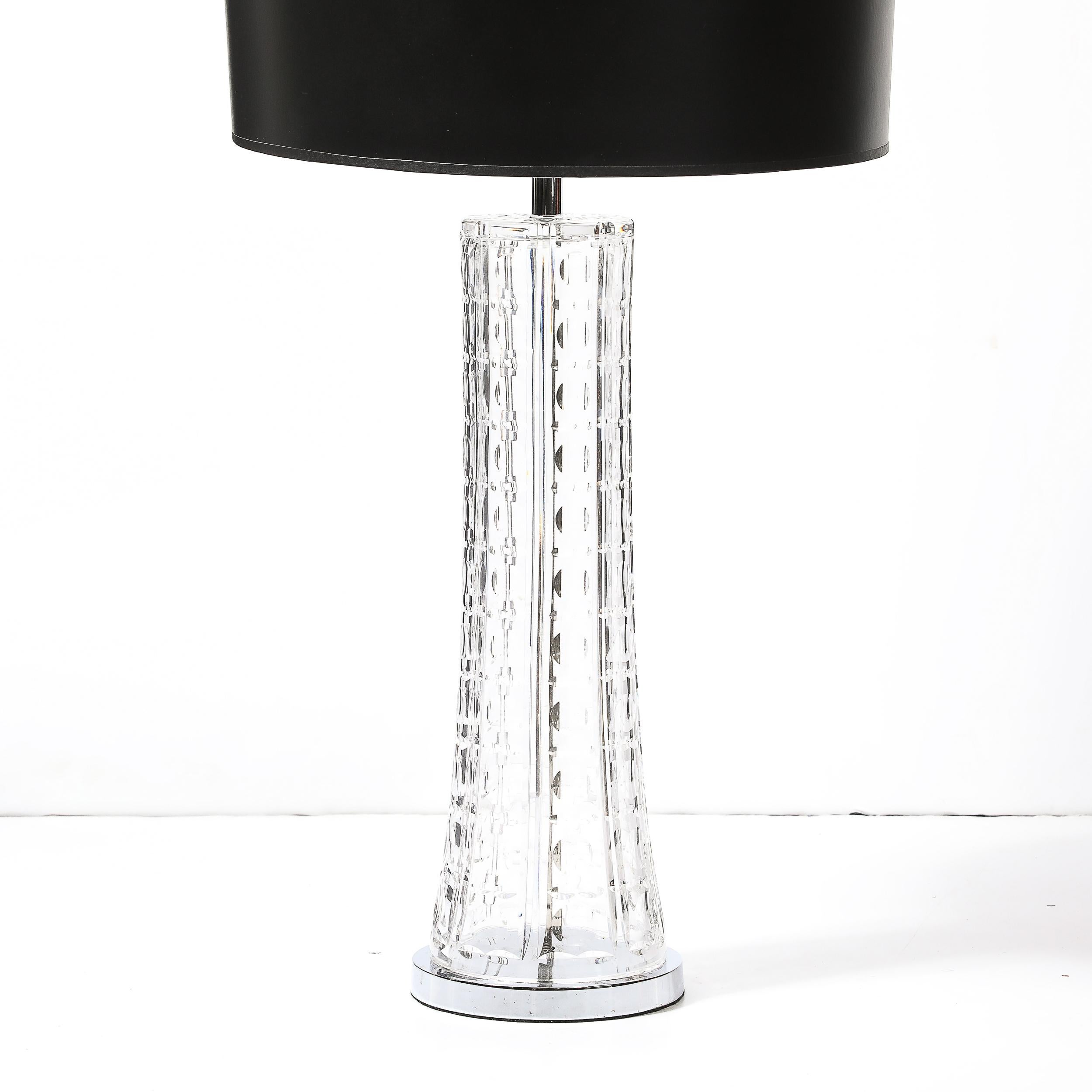 Mid-Century Modern Lampe de table en cristal taillé sur socle chromé, moderniste du milieu du siècle dernier en vente