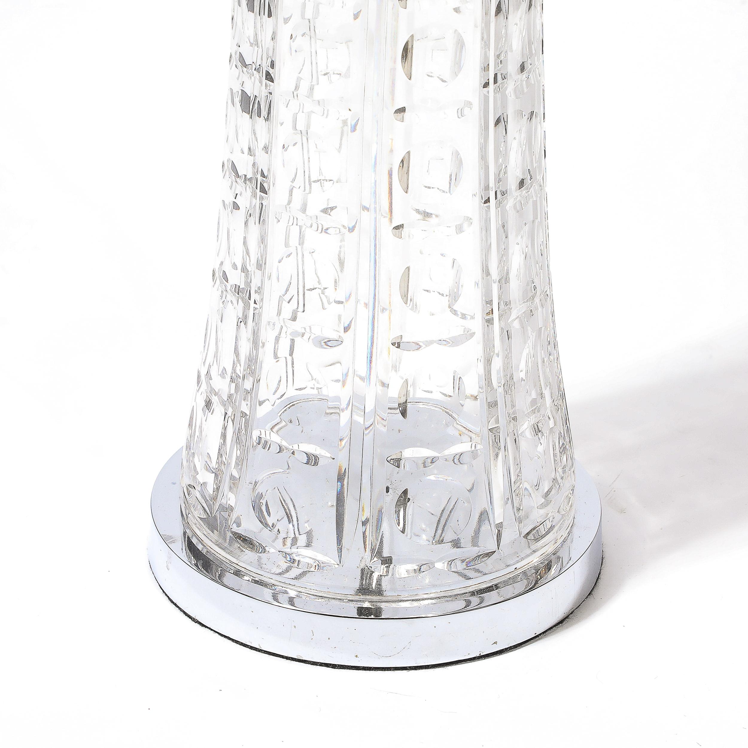 Français Lampe de table en cristal taillé sur socle chromé, moderniste du milieu du siècle dernier en vente