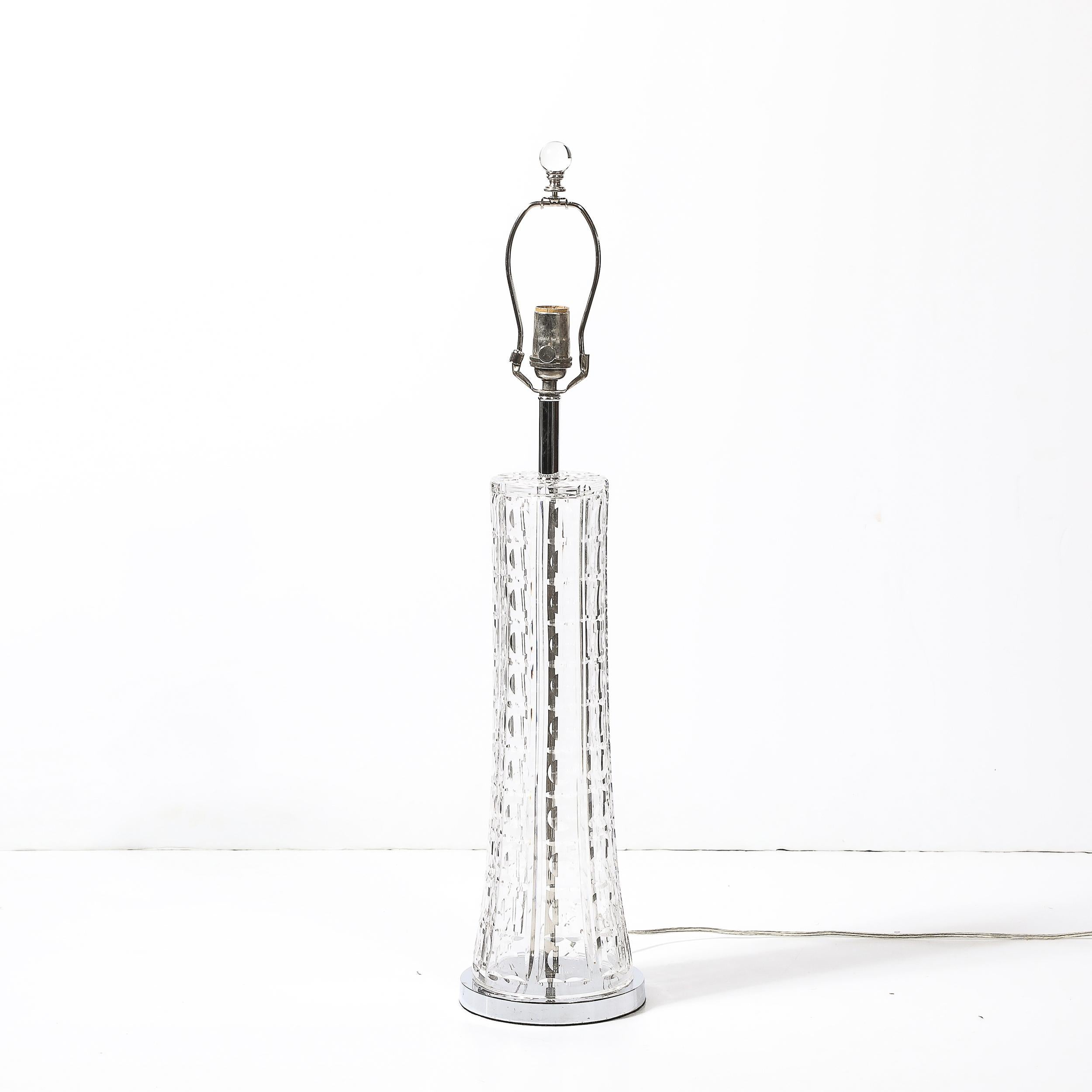 Milieu du XXe siècle Lampe de table en cristal taillé sur socle chromé, moderniste du milieu du siècle dernier en vente
