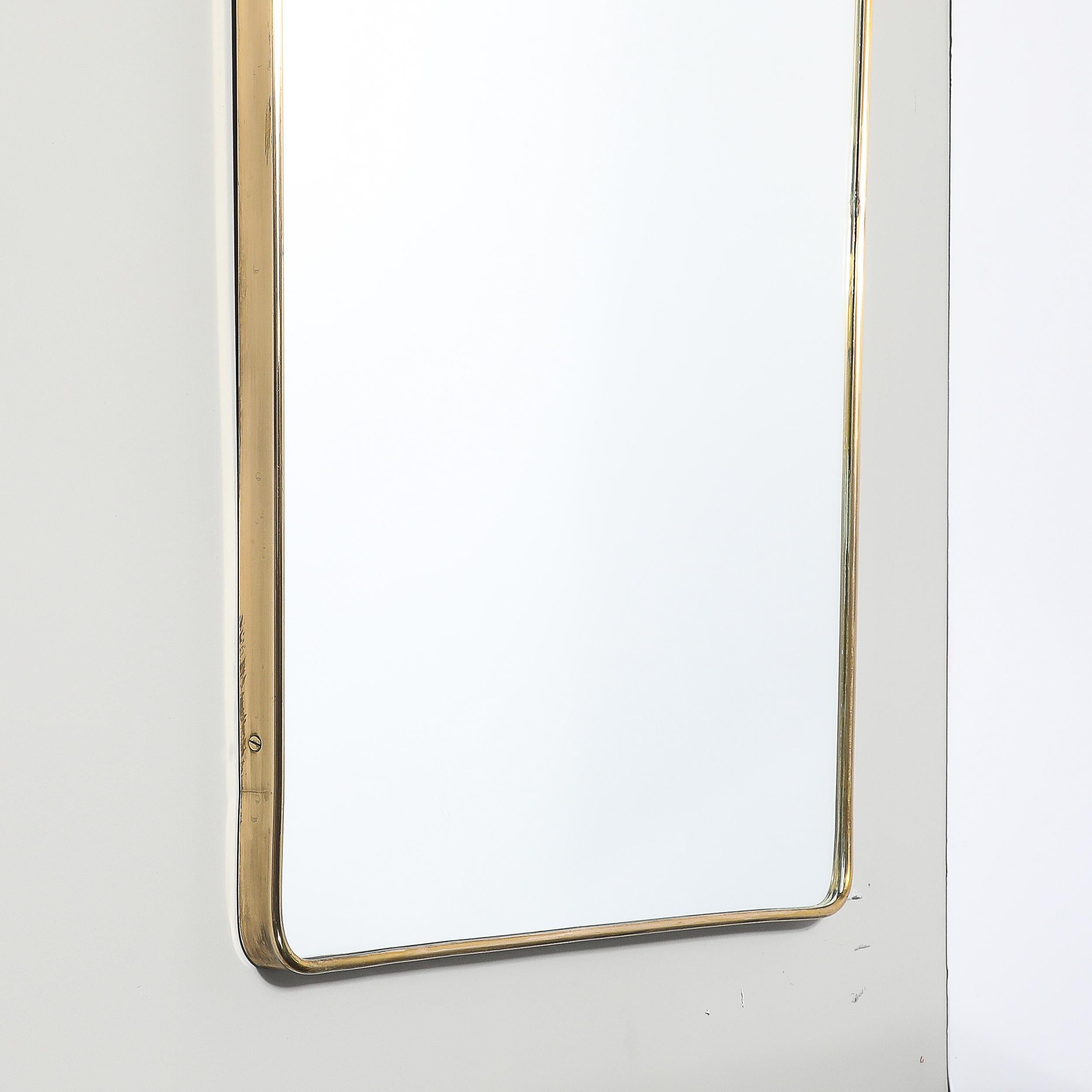 Specchio modernista di metà secolo, allungato e avvolto in ottone con dettagli curvilinei in alto in vendita 4