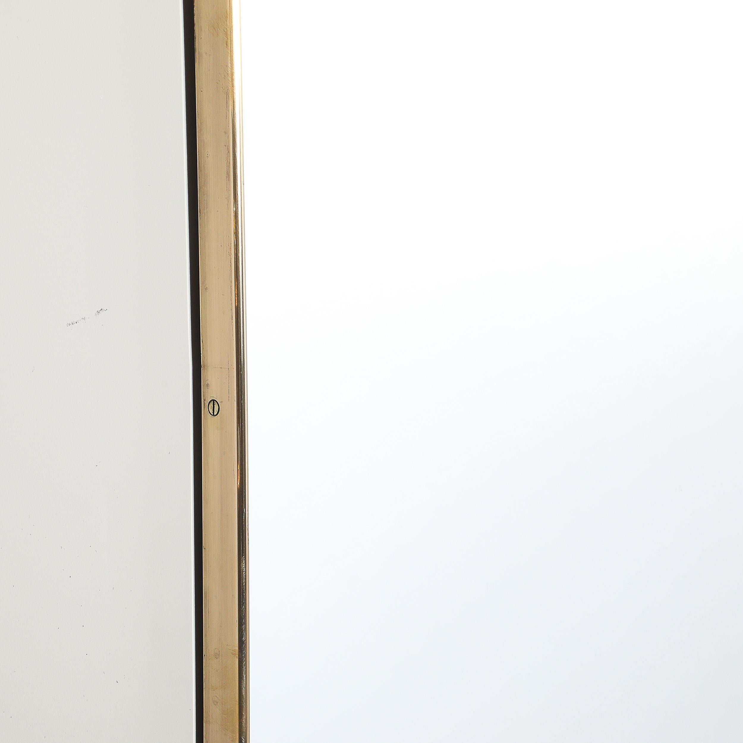 Metà XX secolo Specchio modernista di metà secolo, allungato e avvolto in ottone con dettagli curvilinei in alto in vendita
