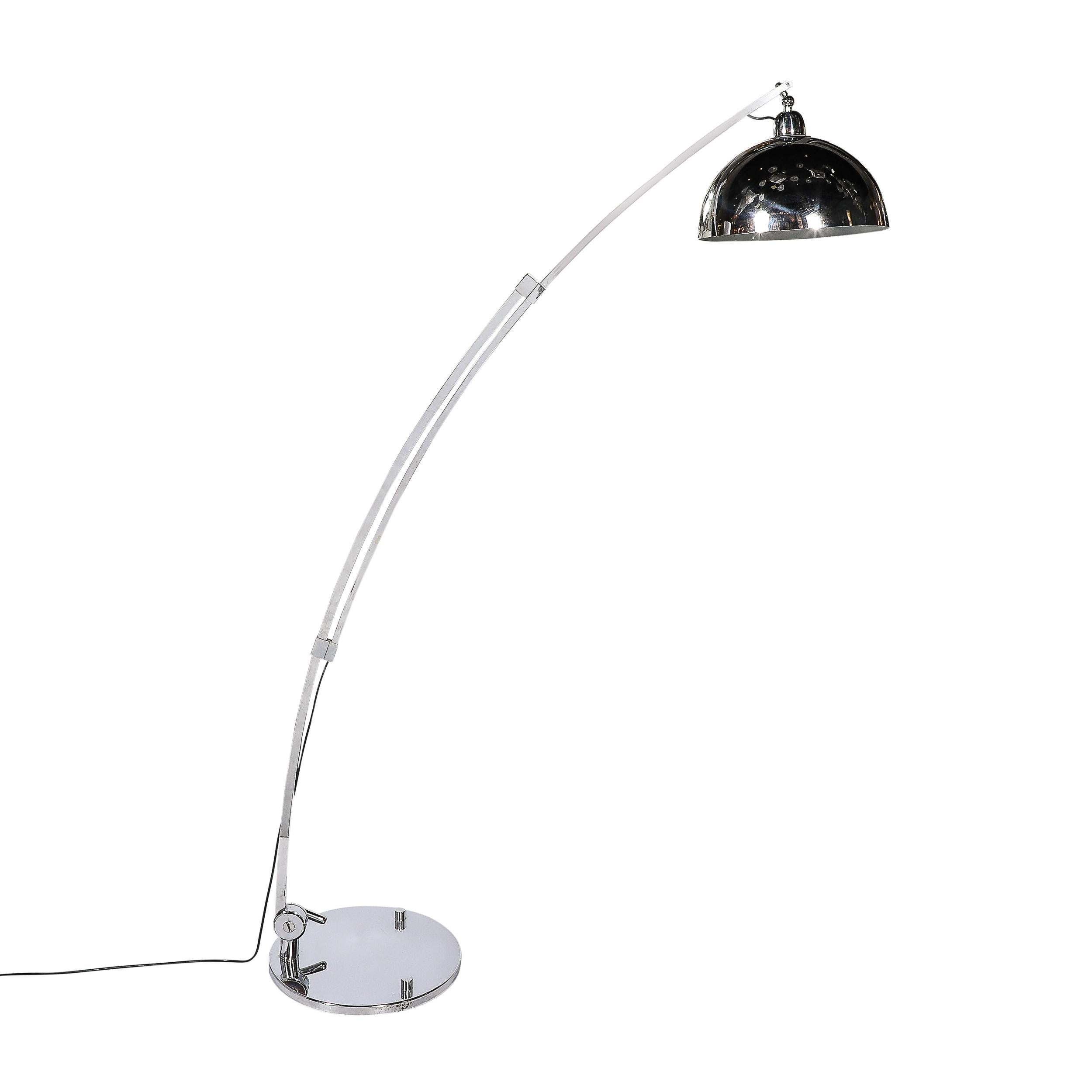 Mid-Century Modernist Extendable Arching Floor Lamp in Polished Chrome In Excellent Condition For Sale In New York, NY