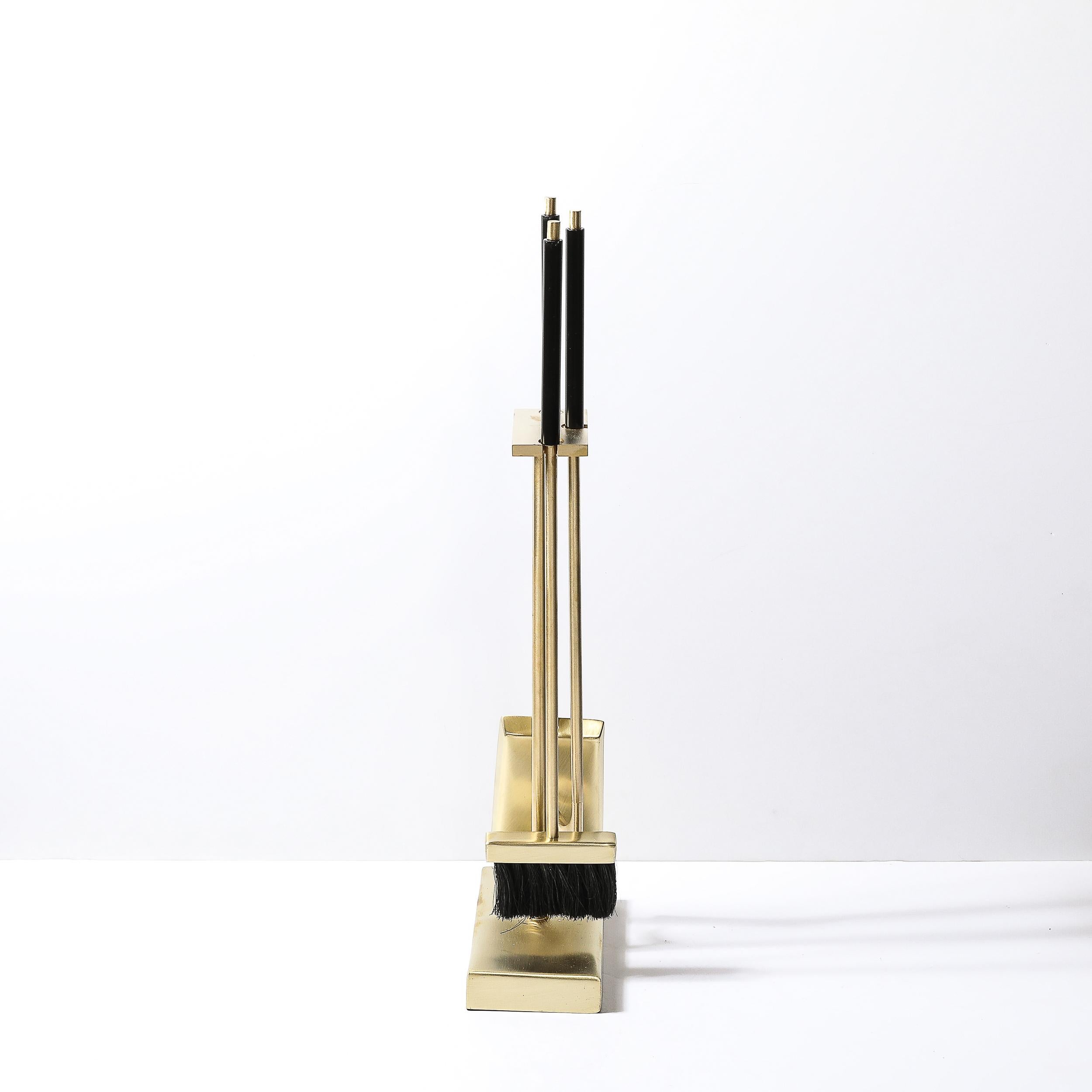 XX secolo Set di attrezzi da fuoco modernisti del metà secolo in ottone spazzolato e smalto nero in vendita