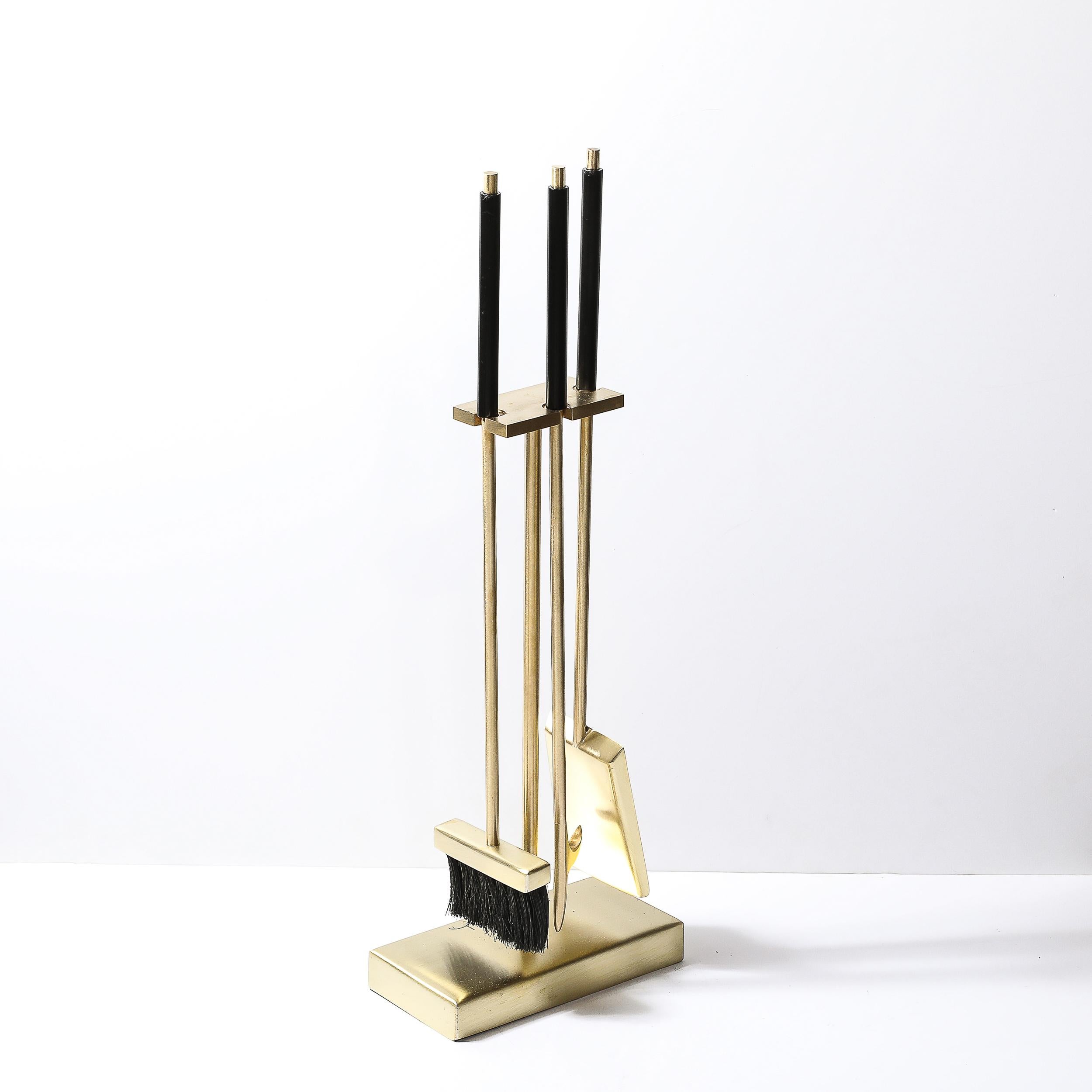 Ottone Set di attrezzi da fuoco modernisti del metà secolo in ottone spazzolato e smalto nero in vendita