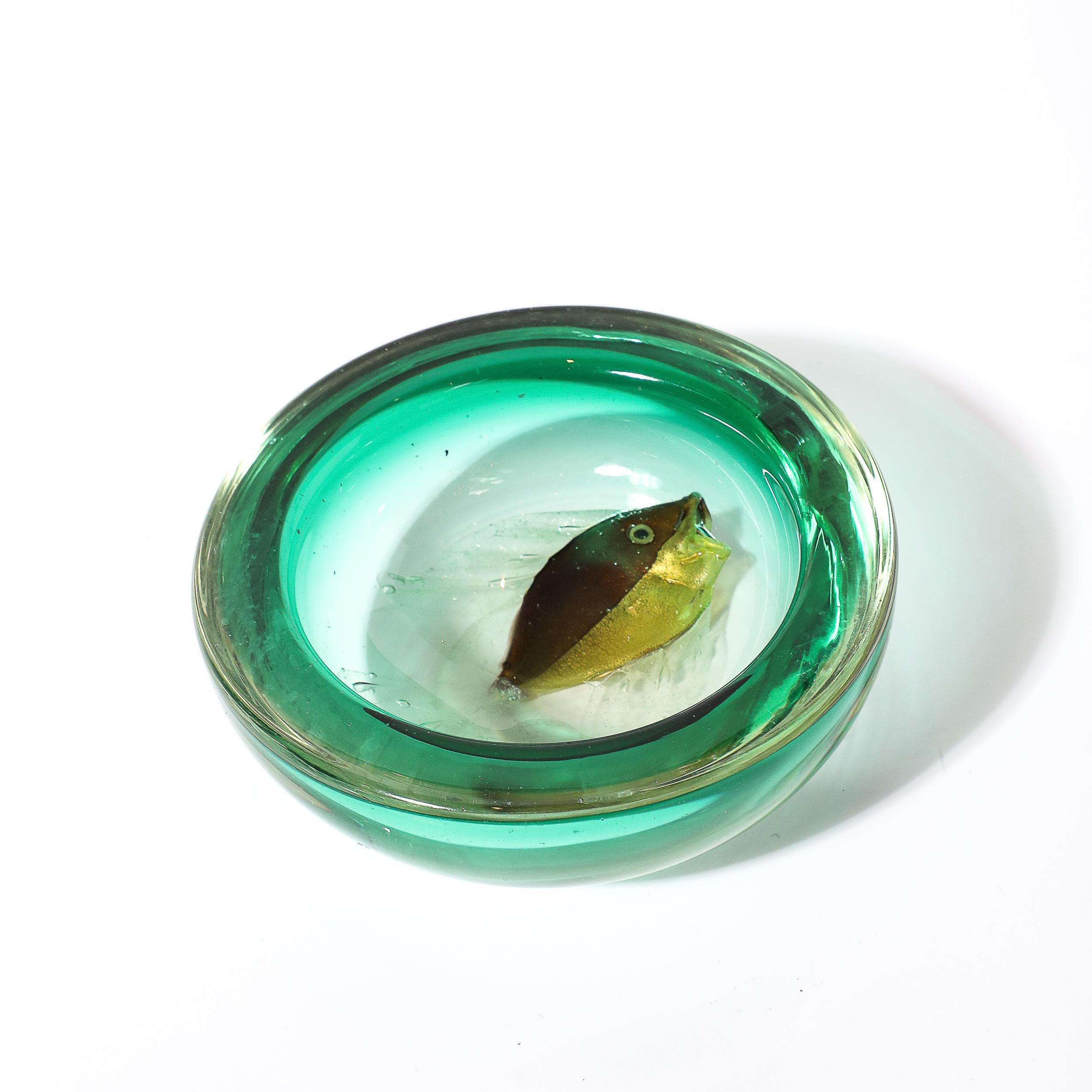 Mid-Century Modernist Fish Motif Hand-Blown Murano Glass Bowl by Alfredo Barbini For Sale 5