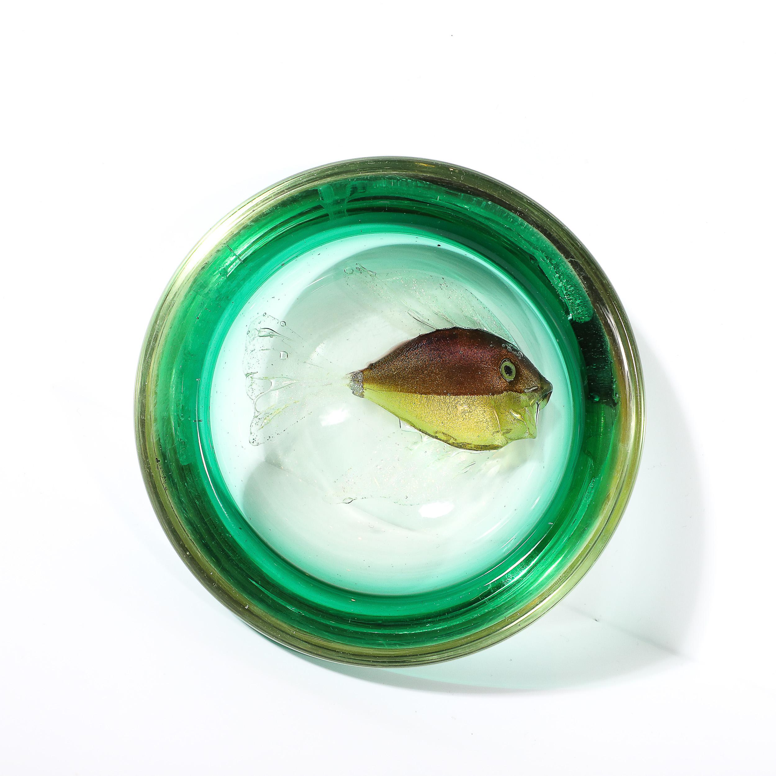 Mid-Century Modernist Fish Motif Hand-Blown Murano Glass Bowl by Alfredo Barbini In Excellent Condition For Sale In New York, NY