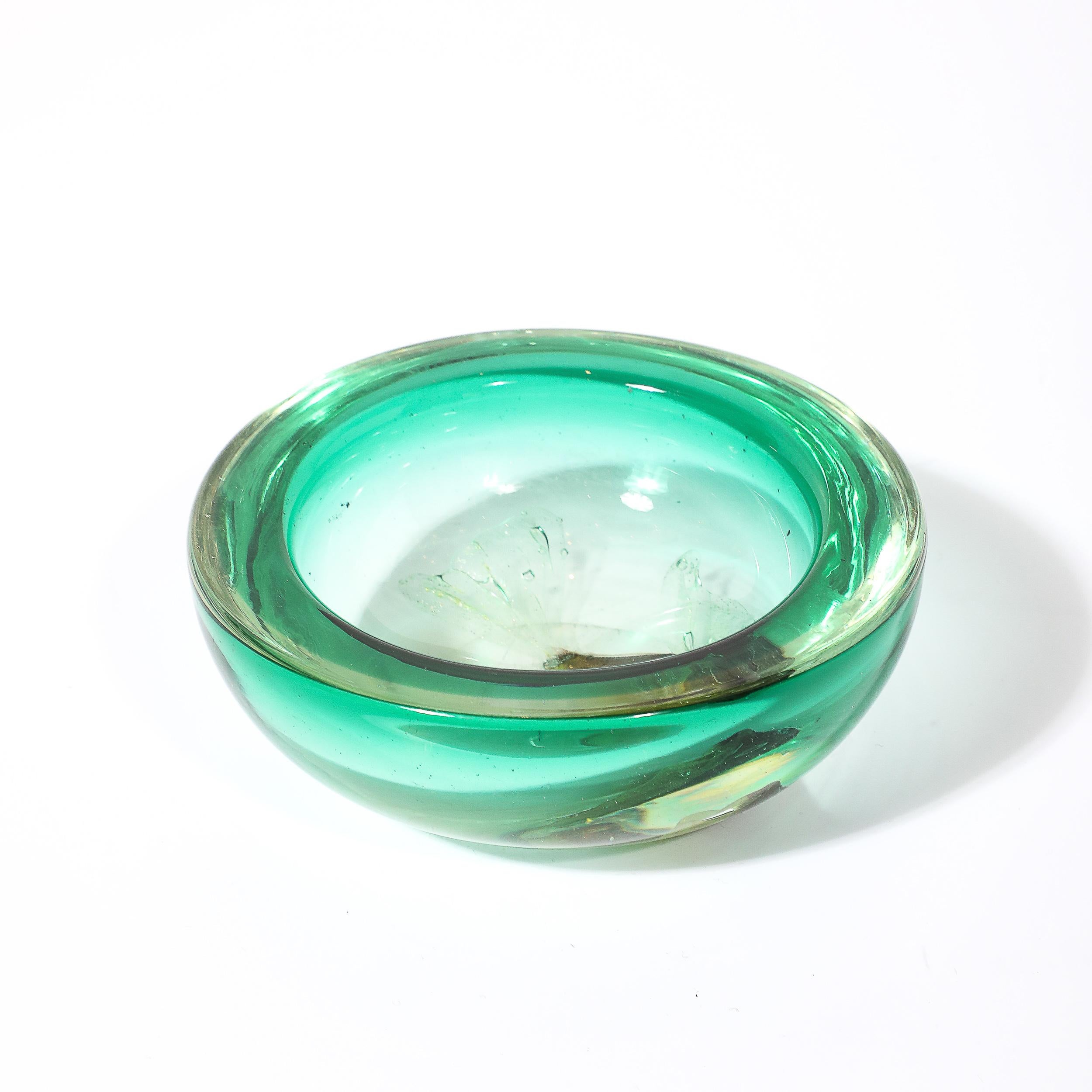 Mid-Century Modernist Fish Motif Hand-Blown Murano Glass Bowl by Alfredo Barbini For Sale 3