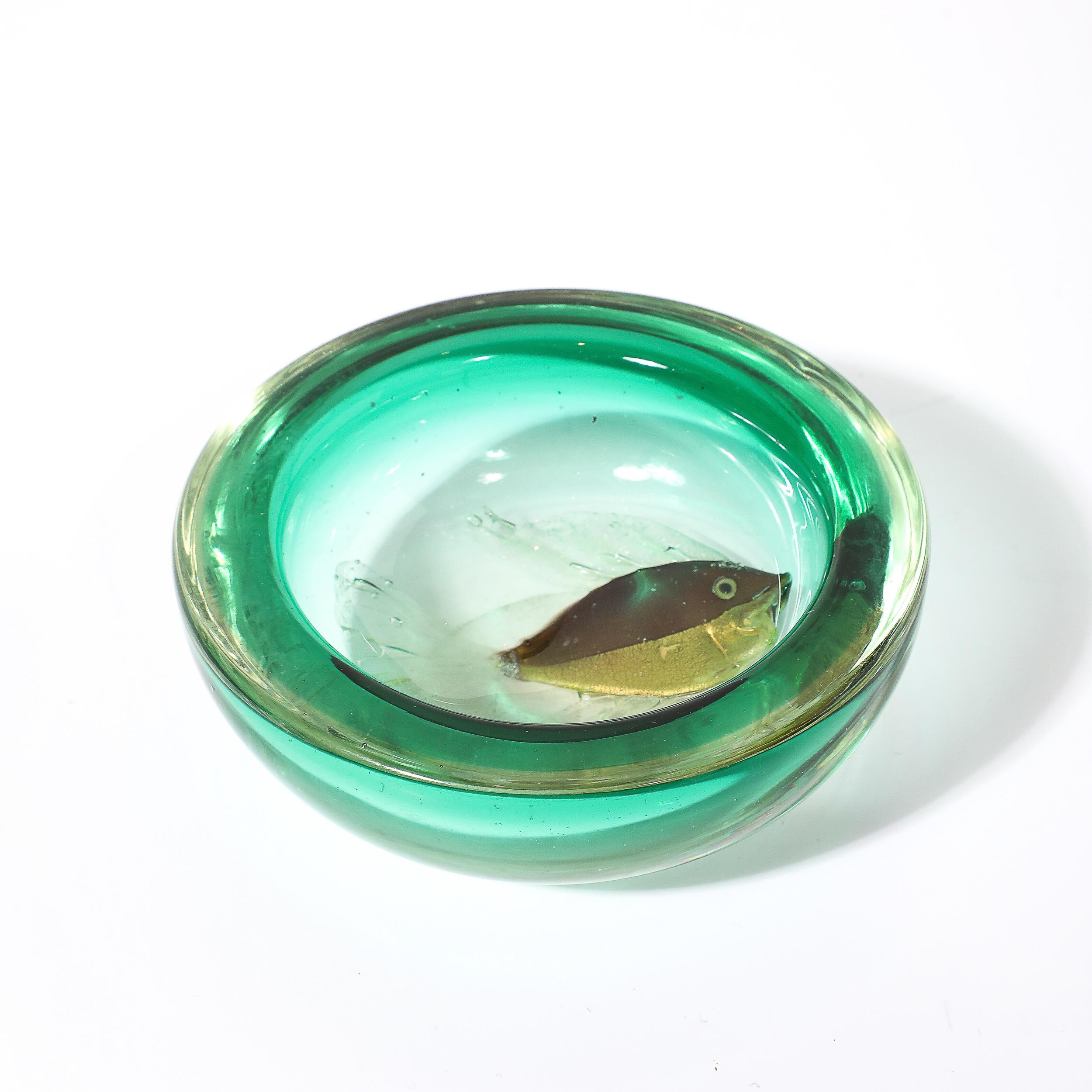 Mid-Century Modernist Fish Motif Hand-Blown Murano Glass Bowl by Alfredo Barbini For Sale 4