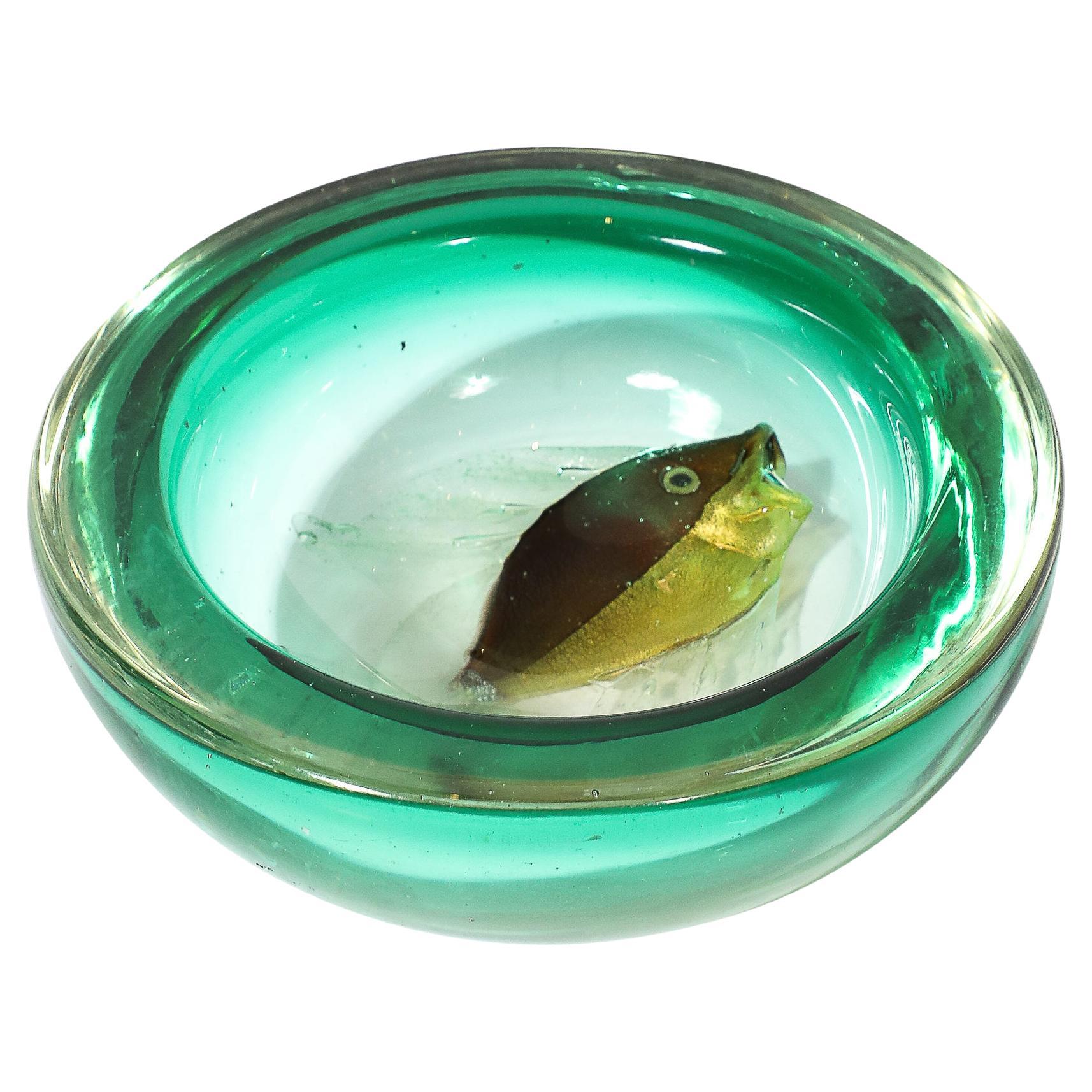 Mid-Century Modernist Fish Motif Hand-Blown Murano Glass Bowl by Alfredo Barbini For Sale