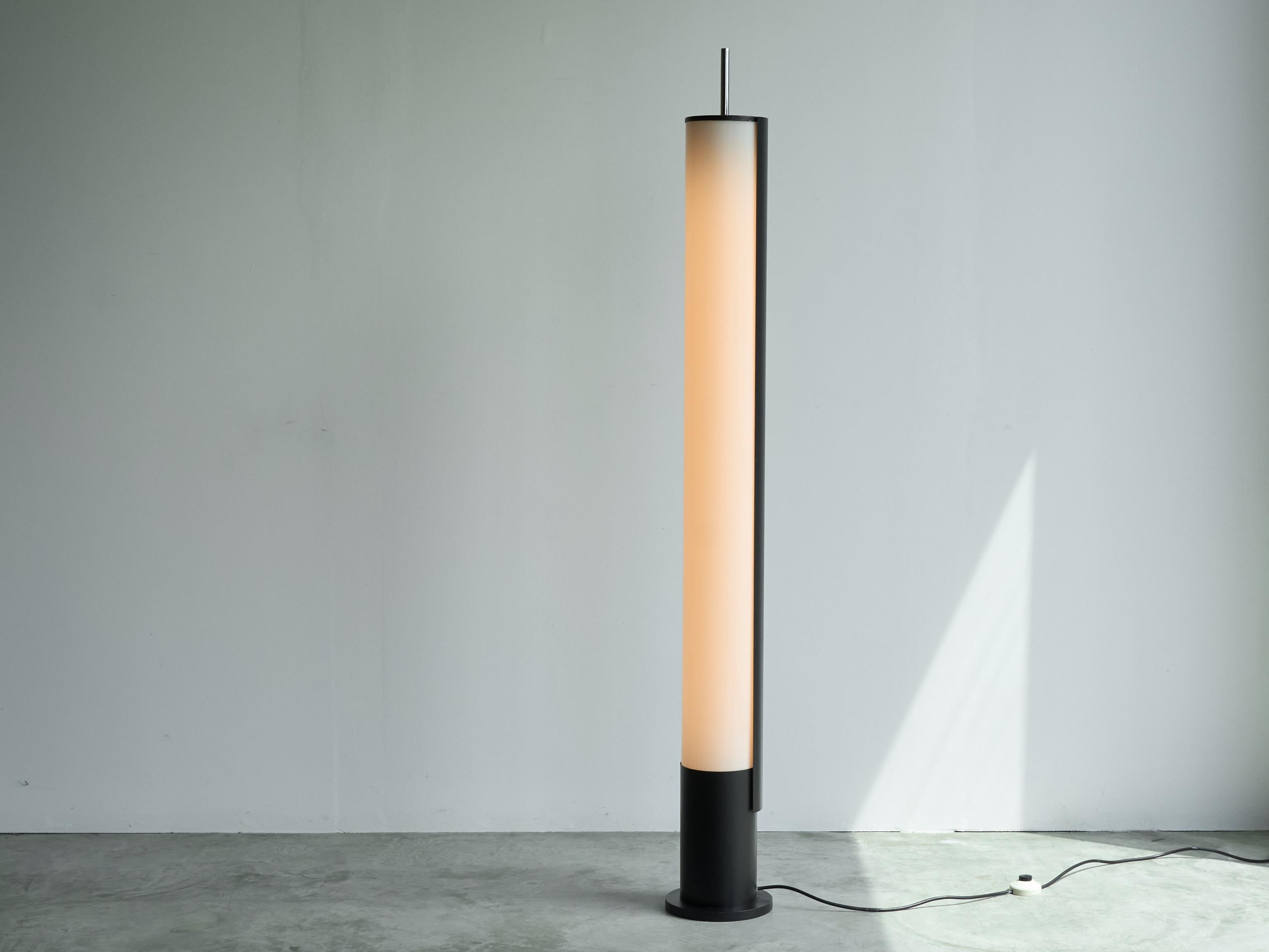 Mid Century Modernist Floor Lamp in Metal and Perspex, Europe, 1960s.

This is a very unusual and avant garde mid century floor lamp in metal and perspex. It comes directly from the original Belgian owner who bought it new in The Netherlands in the