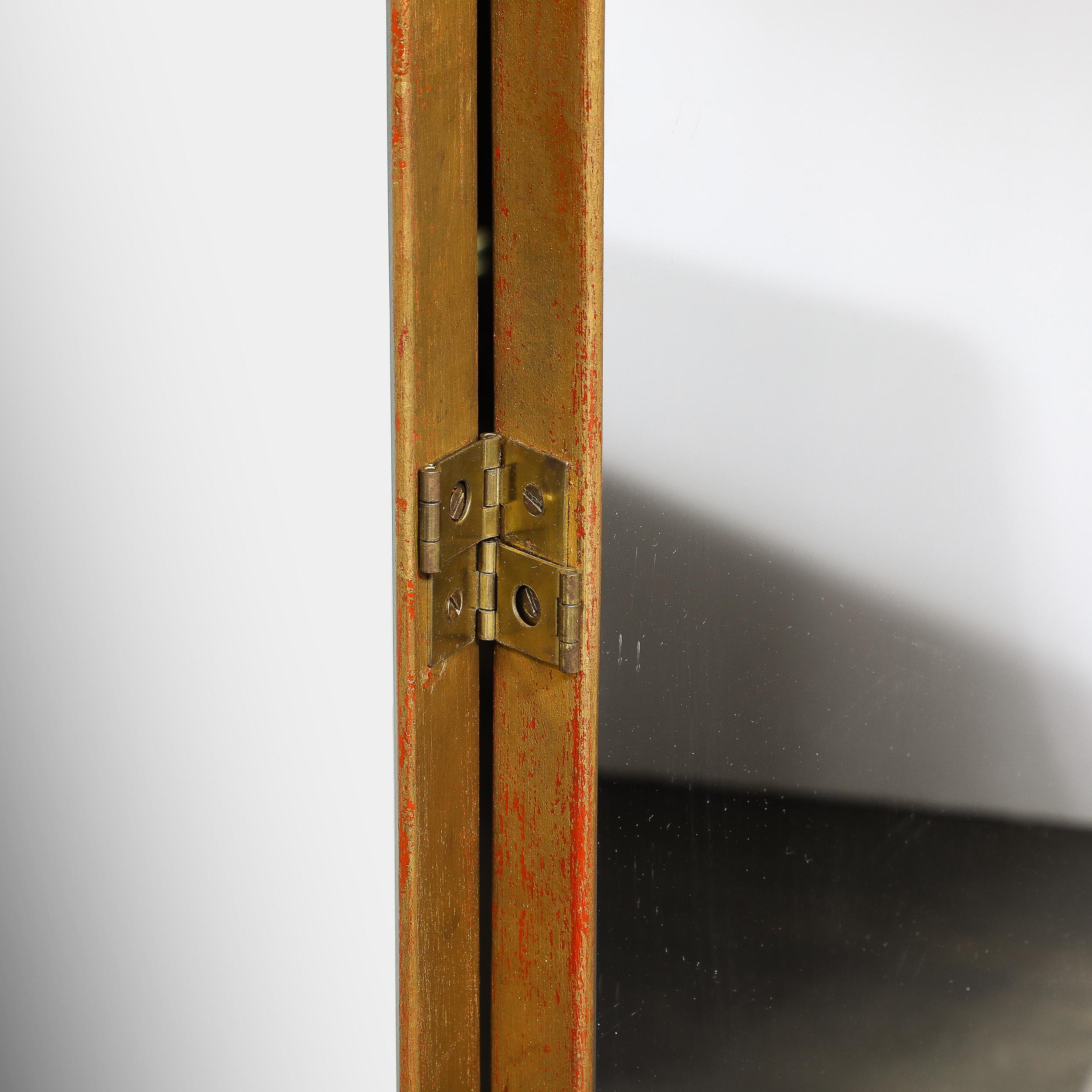 Mid-Century Modernist vier Panel Spiegel Bildschirm w / Antike vergoldetes Holz Detailing im Zustand „Hervorragend“ im Angebot in New York, NY