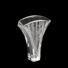 Vase "Ginkgo" moderniste du milieu du siècle avec motif de bambou gravé, signé Baccarat