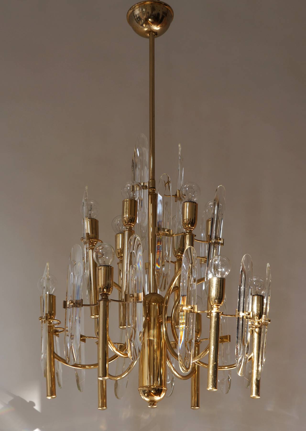 20th Century Mid-Century Modernist Crystal Glass and Brass Sciolari Chandelier For Sale