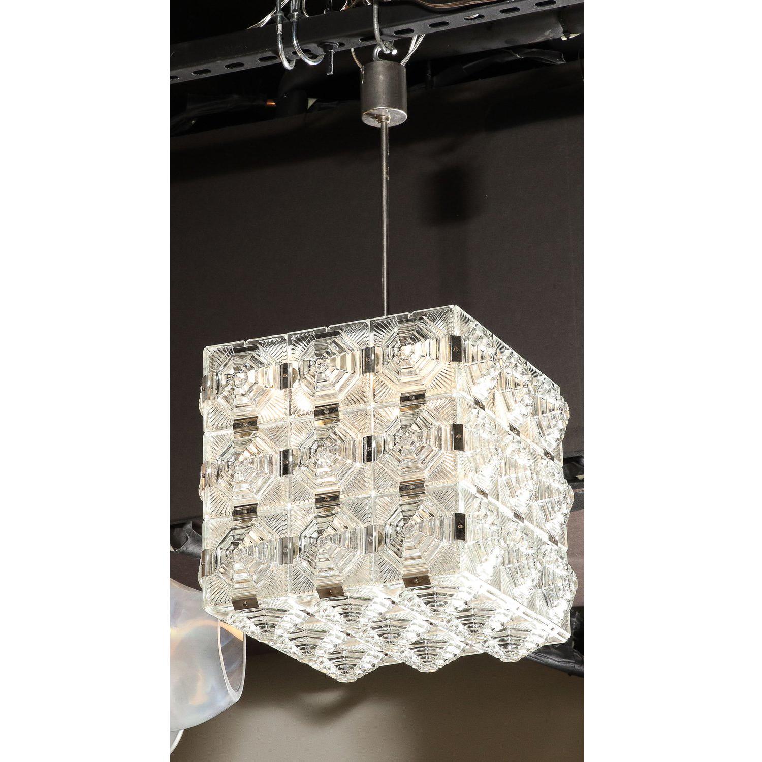 Fine XX secolo Lampadario a sospensione in vetro e cromo di Kinkeldey, modernista di metà secolo in vendita