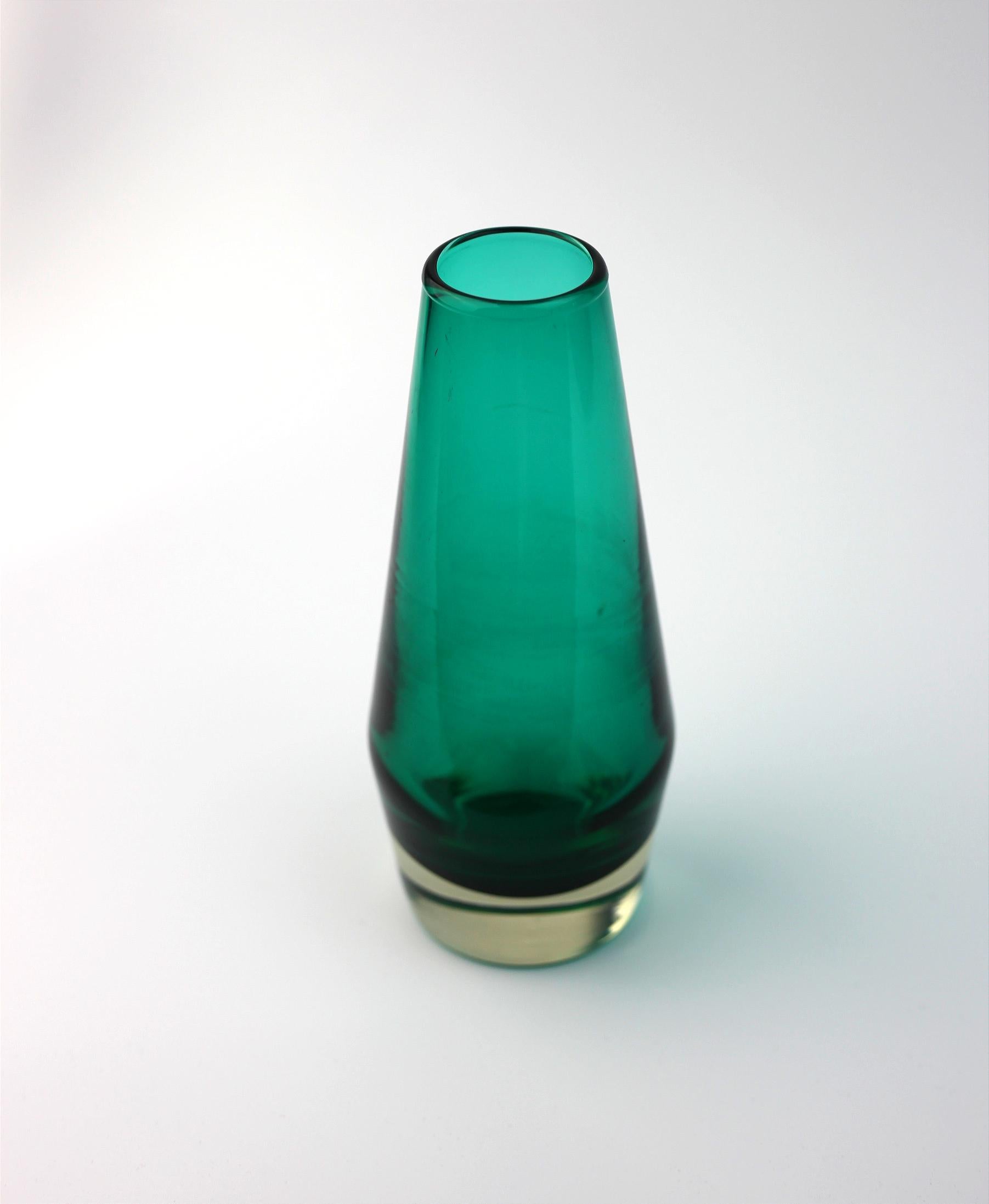 Finlandais Vases en verre modernistes du milieu du siècle dernier de Tamara Aladin pour Riihimaen en vente