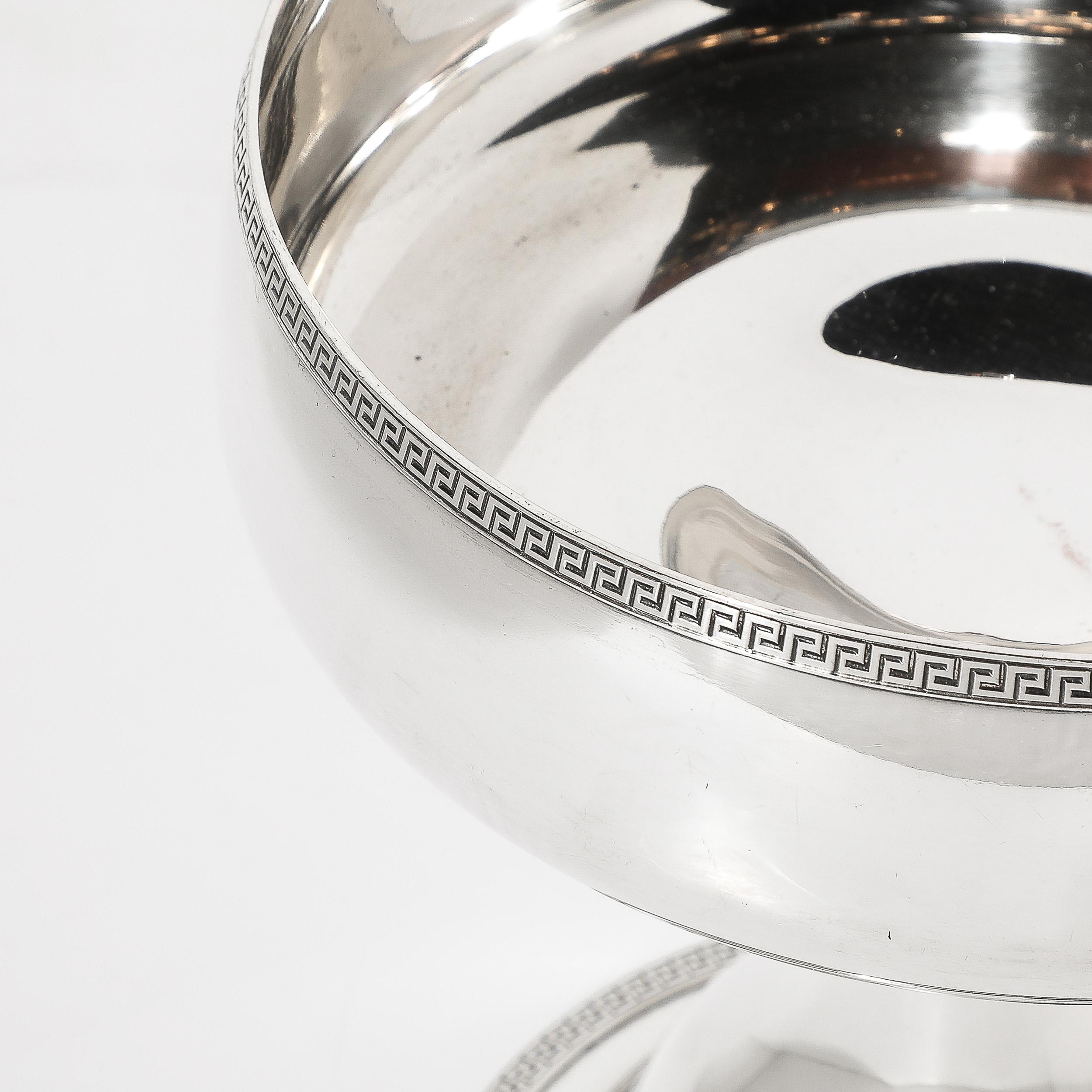 Argento 925 Ciotola con piede a forma di chiave greca di metà secolo, placcata in argento, firmata Sheffield in vendita