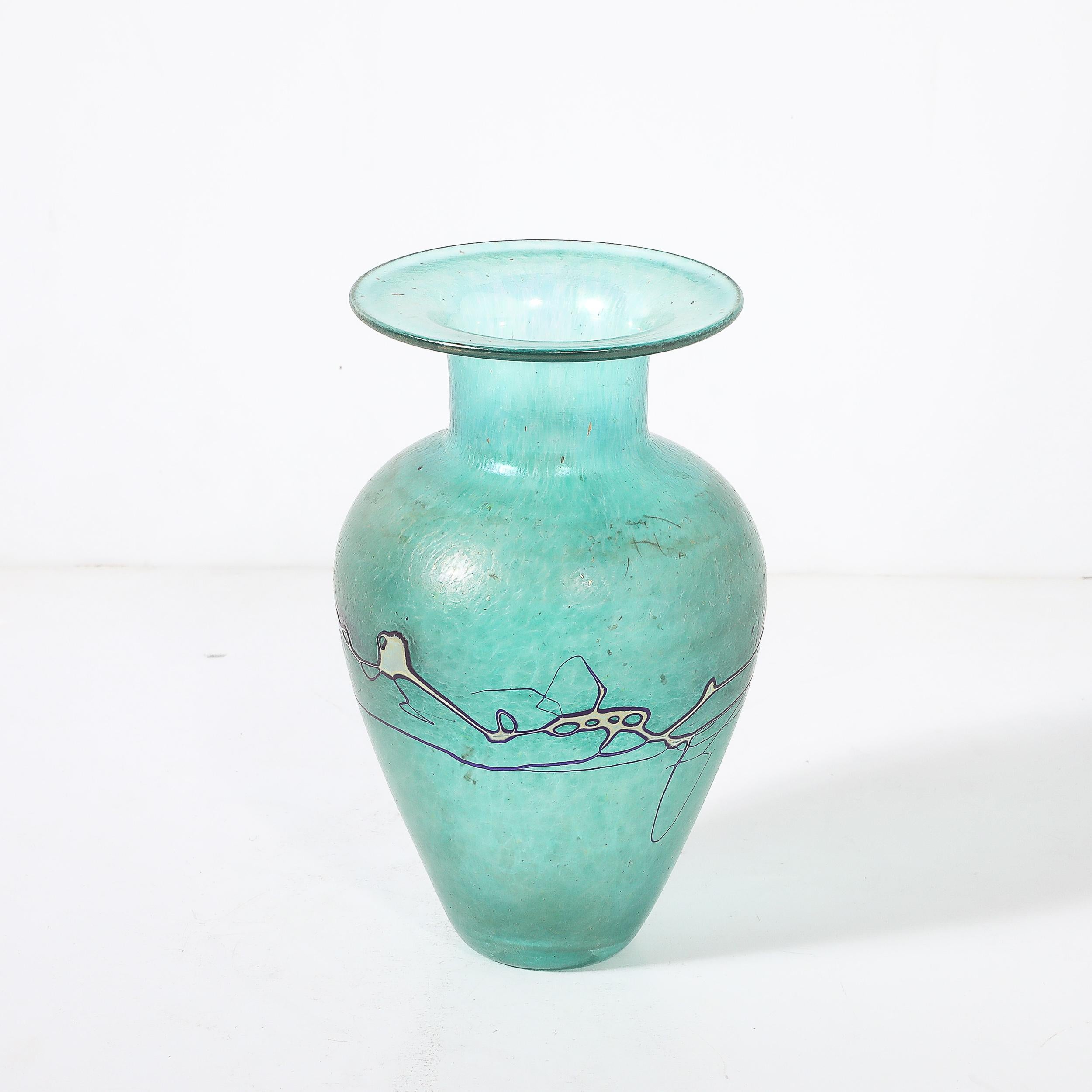 Canadese Vaso in vetro artistico soffiato a mano modernista di metà secolo firmato Robert Held in vendita