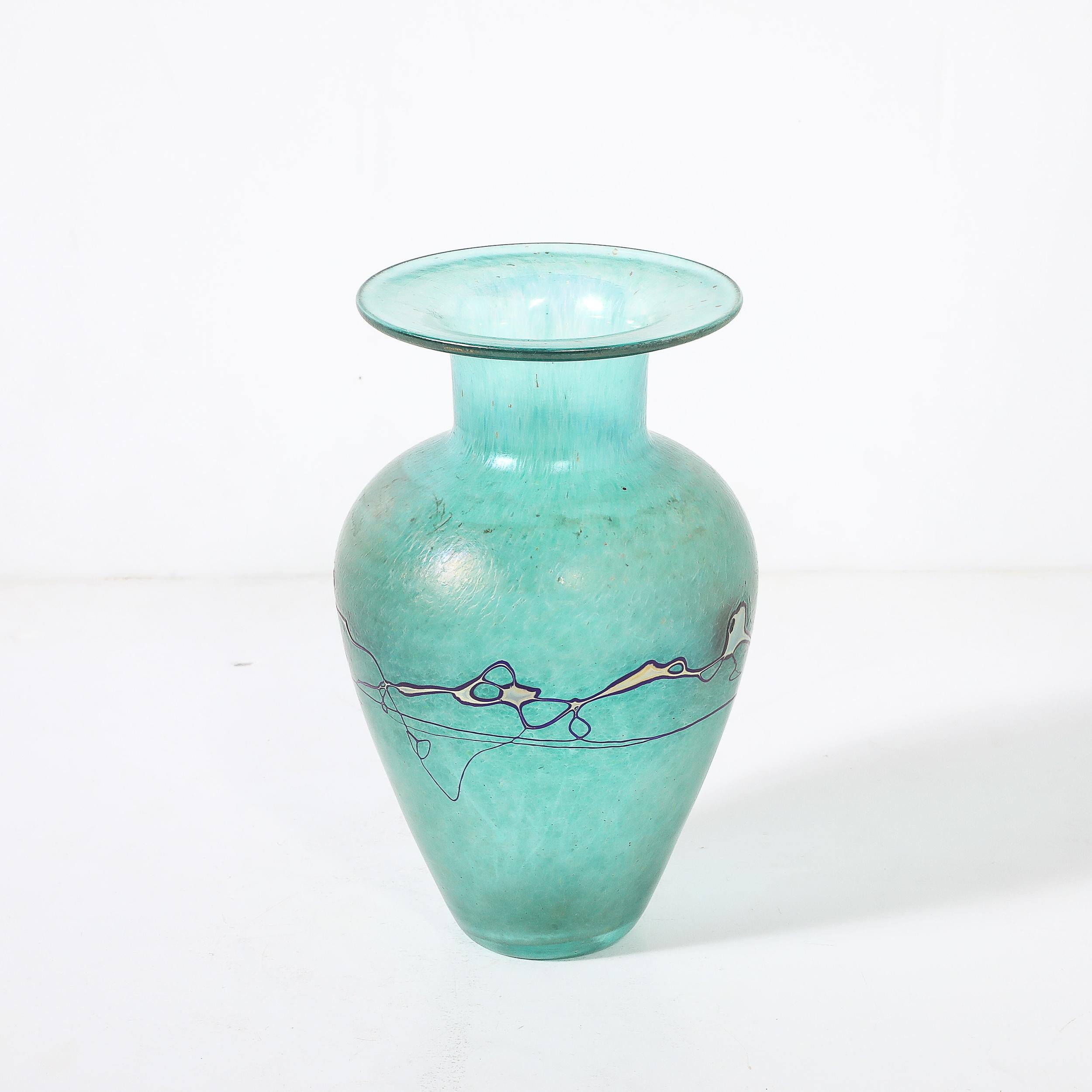 Vaso in vetro artistico soffiato a mano modernista di metà secolo firmato Robert Held In condizioni ottime in vendita a New York, NY