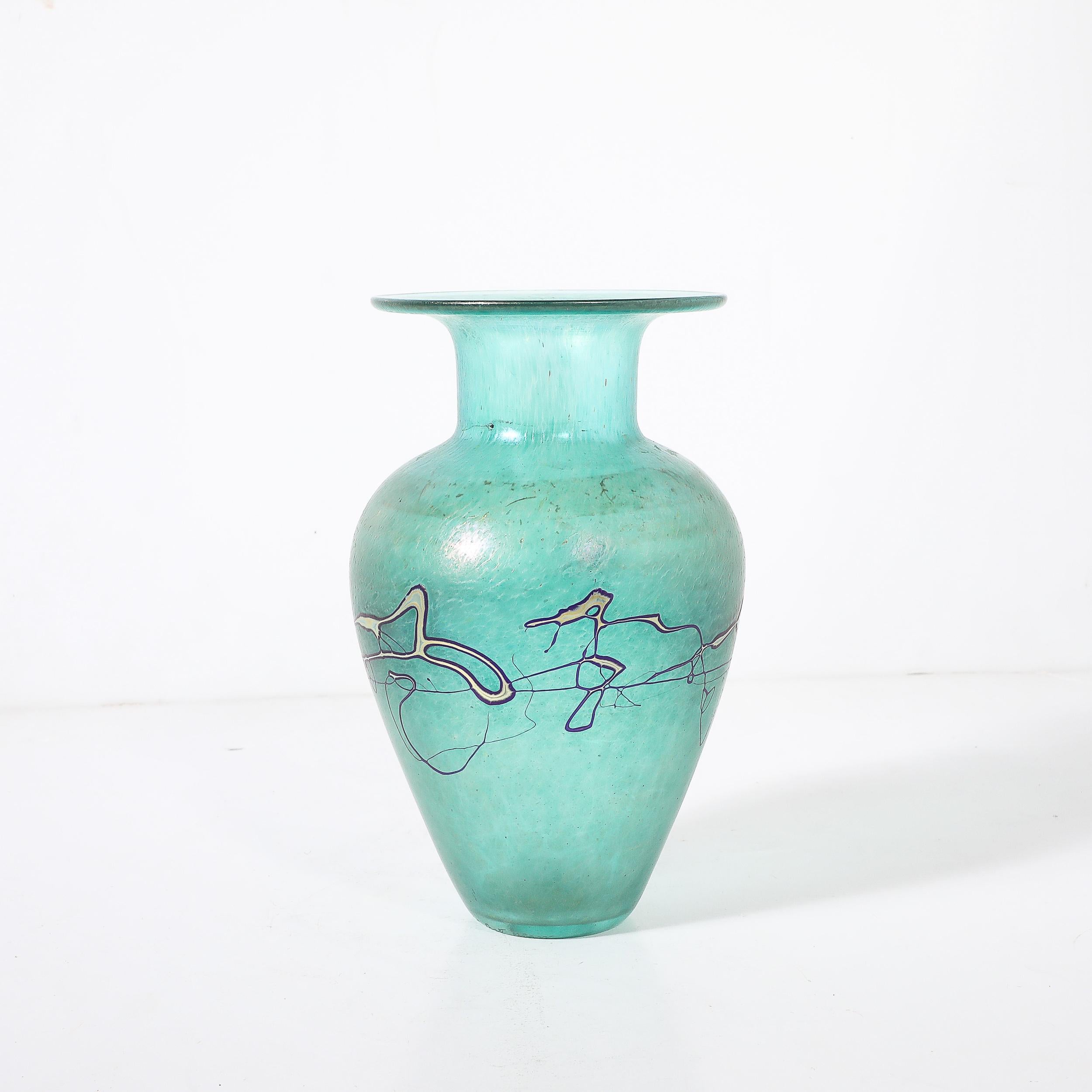 Vetro Vaso in vetro artistico soffiato a mano modernista di metà secolo firmato Robert Held in vendita