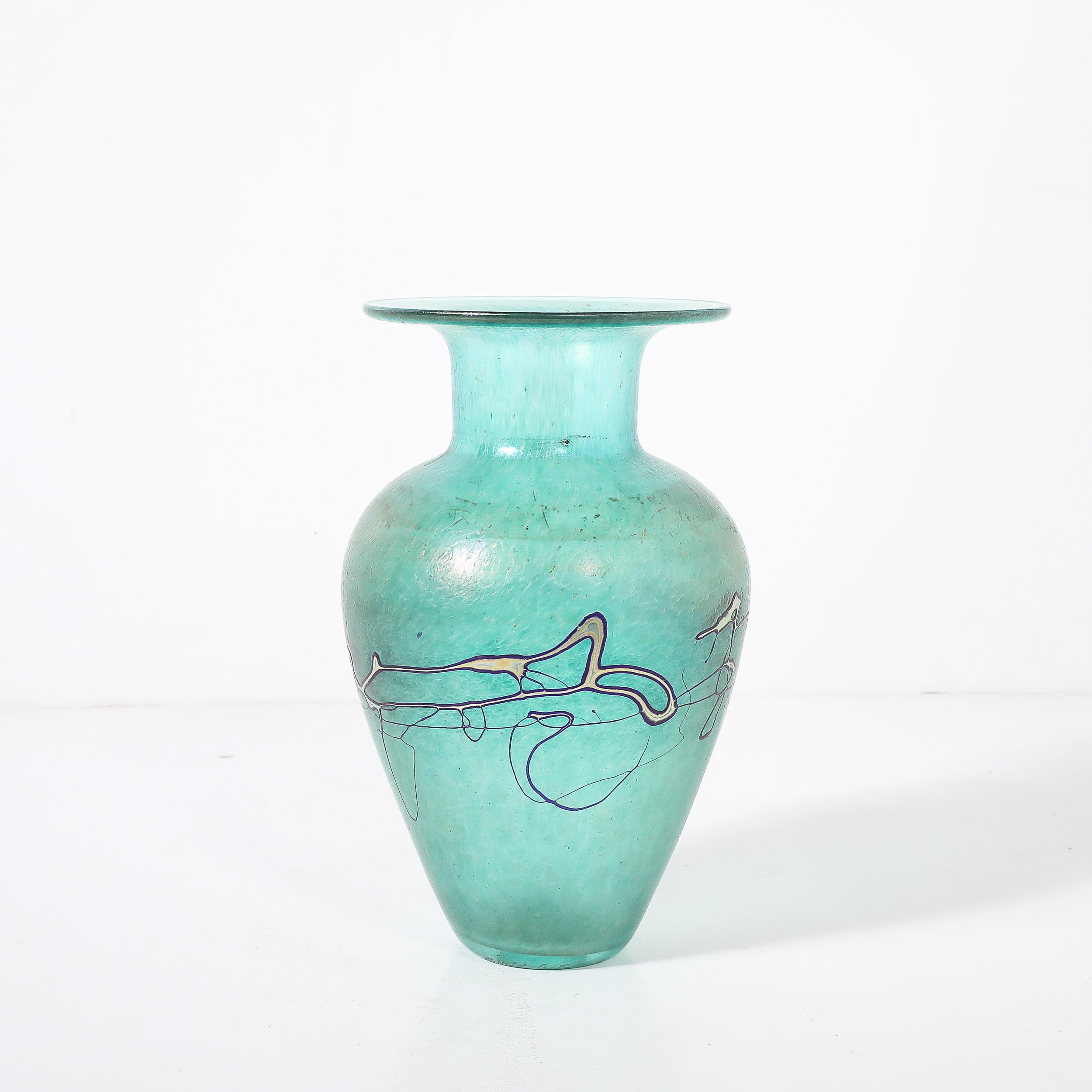 Vaso in vetro artistico soffiato a mano modernista di metà secolo firmato Robert Held in vendita 1