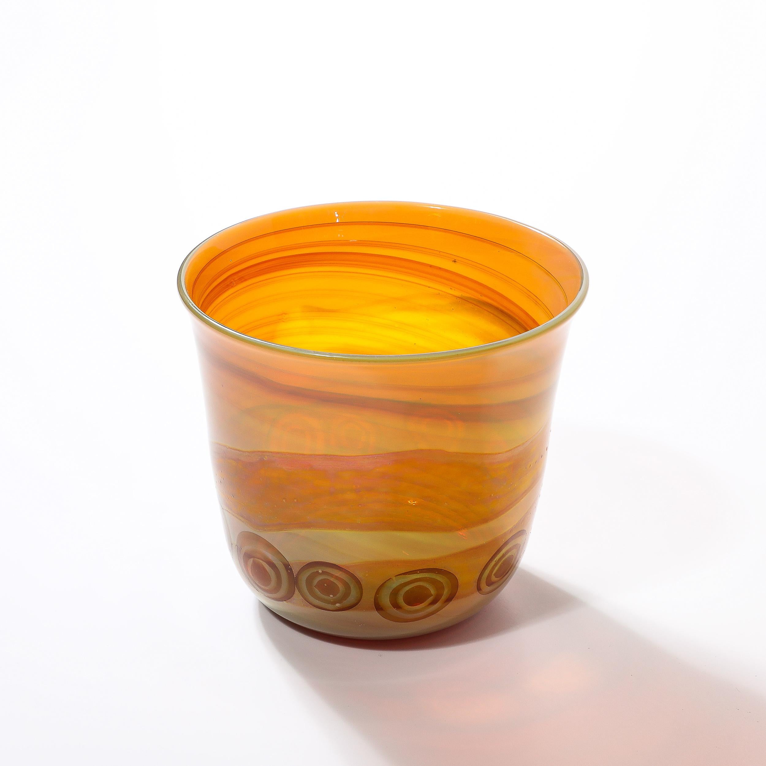 italien Vase en verre de Murano soufflé à la bouche, datant du milieu du siècle, avec anneaux de citrine et d'ambre en vente