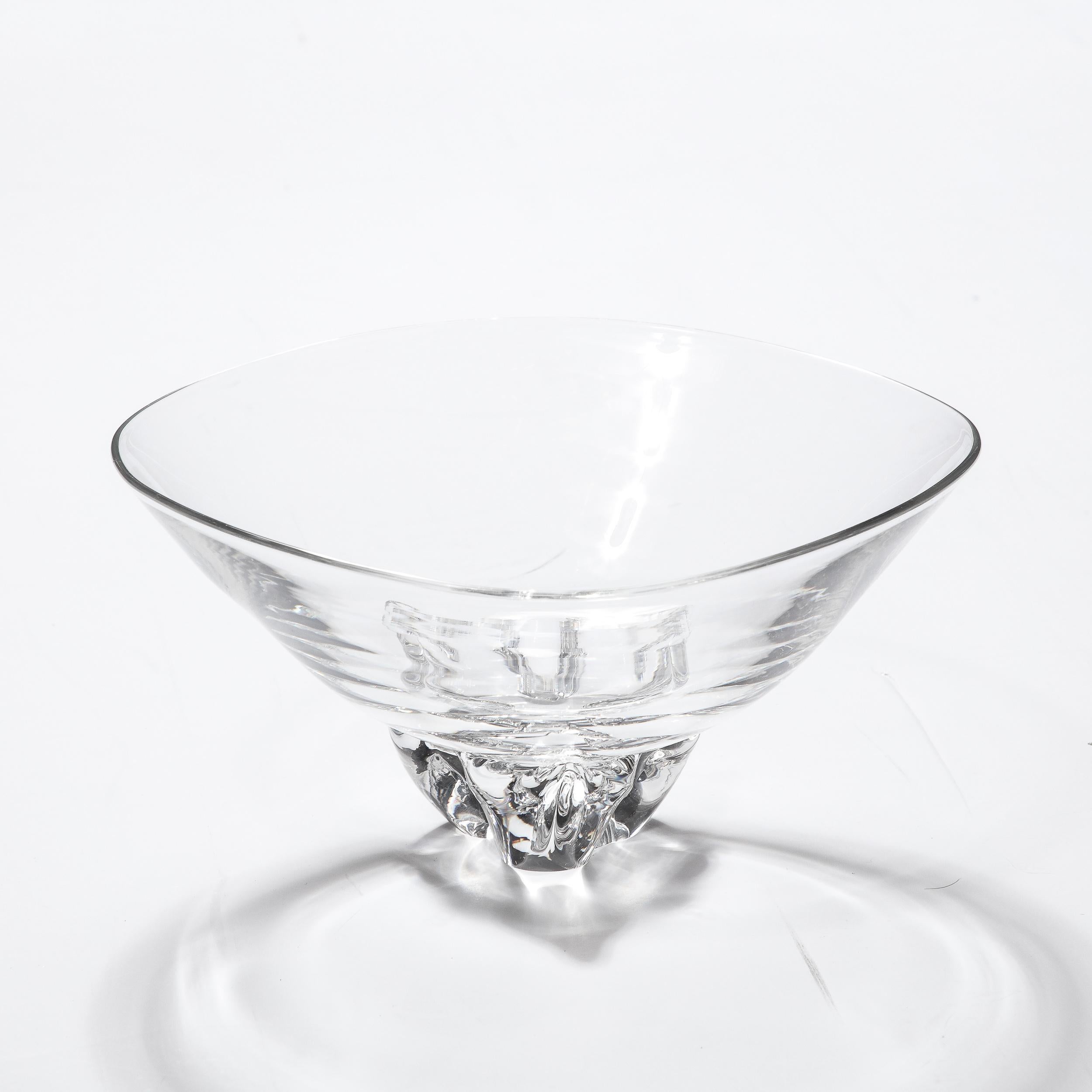 This Mid-Century Modernist Bowl in Hand-Blown Glass and Organic Sculptural Base is signed Steuben and origiantes from the United States, Circa 1960. This piece features a beautiful sculptural base which appears to undulate and fold into itself with