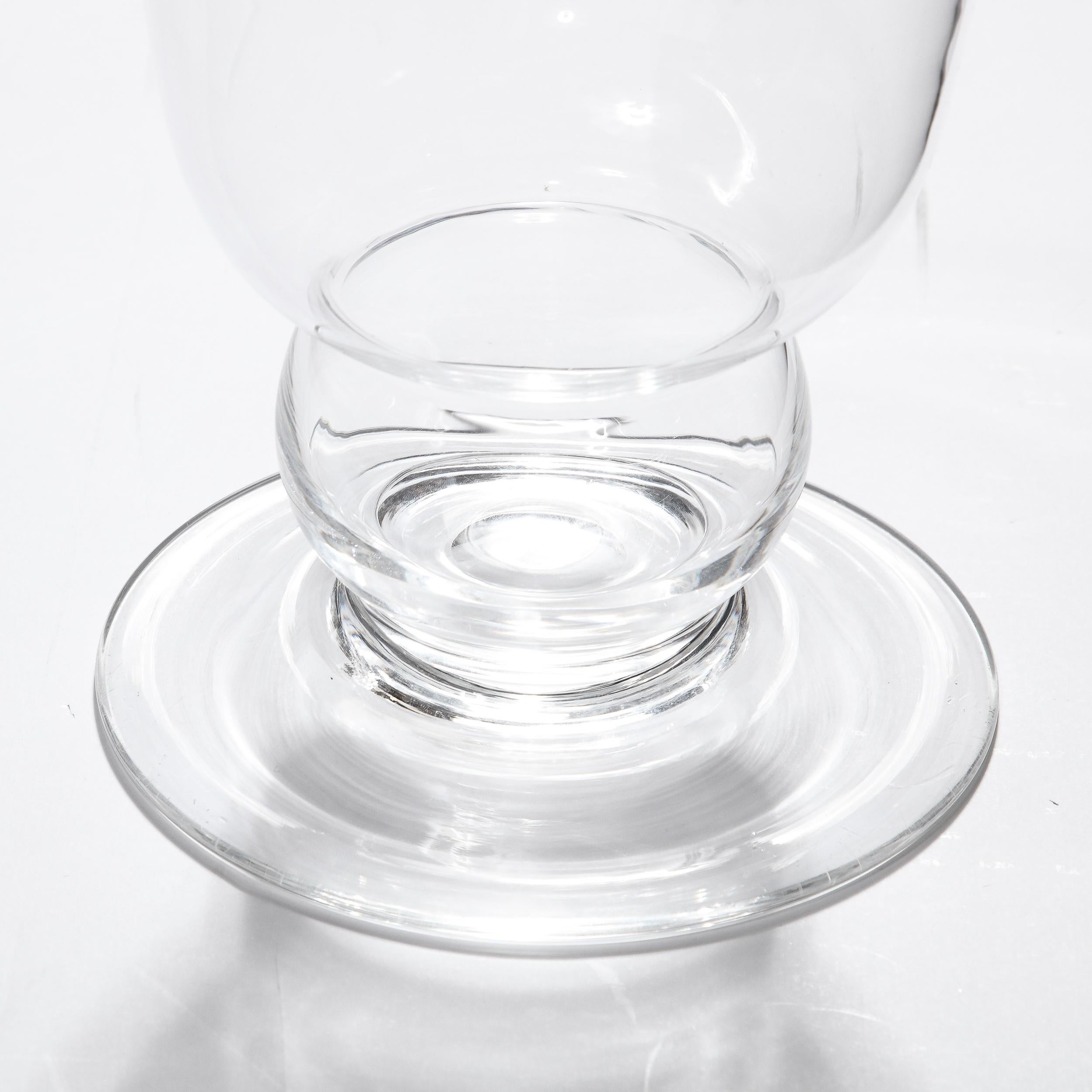 Modernistische mundgeblasene Glasvase aus der Mitte des Jahrhunderts, signiert Steuben im Angebot 3