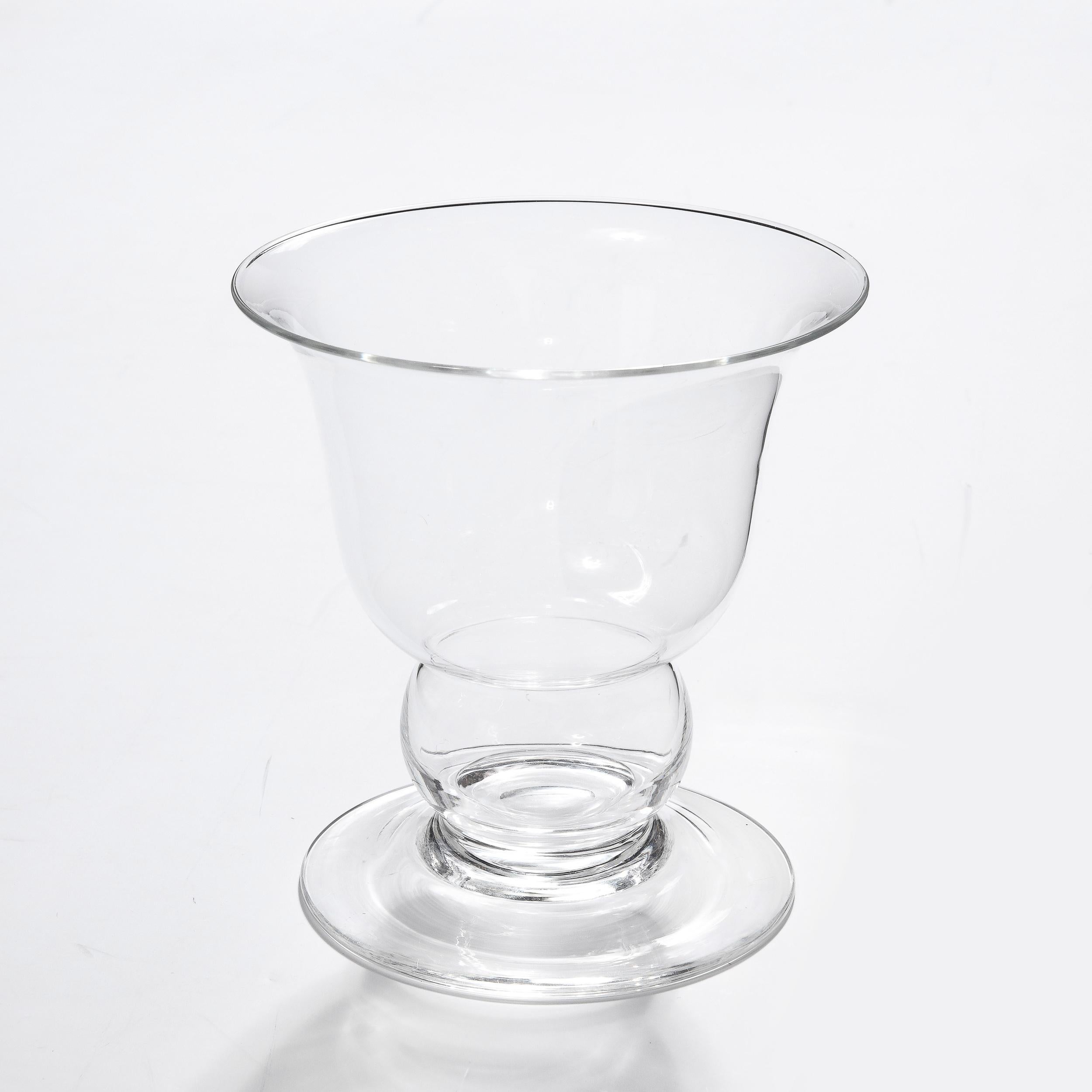 Modernistische mundgeblasene Glasvase aus der Mitte des Jahrhunderts, signiert Steuben (Geblasenes Glas) im Angebot