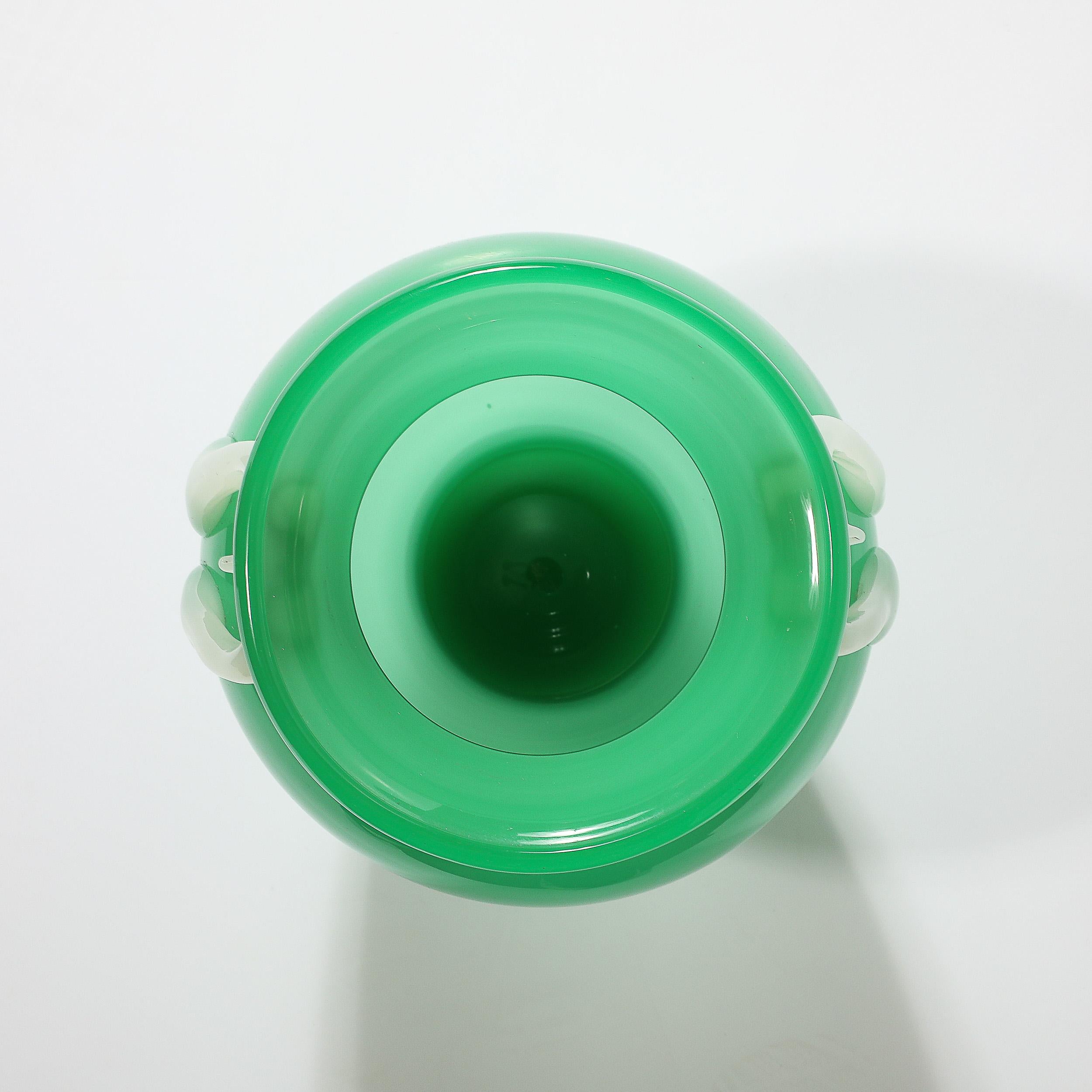 Vaso in vetro Amphora di Murano soffiato a mano della metà del secolo scorso in bianco e giada in vendita 6