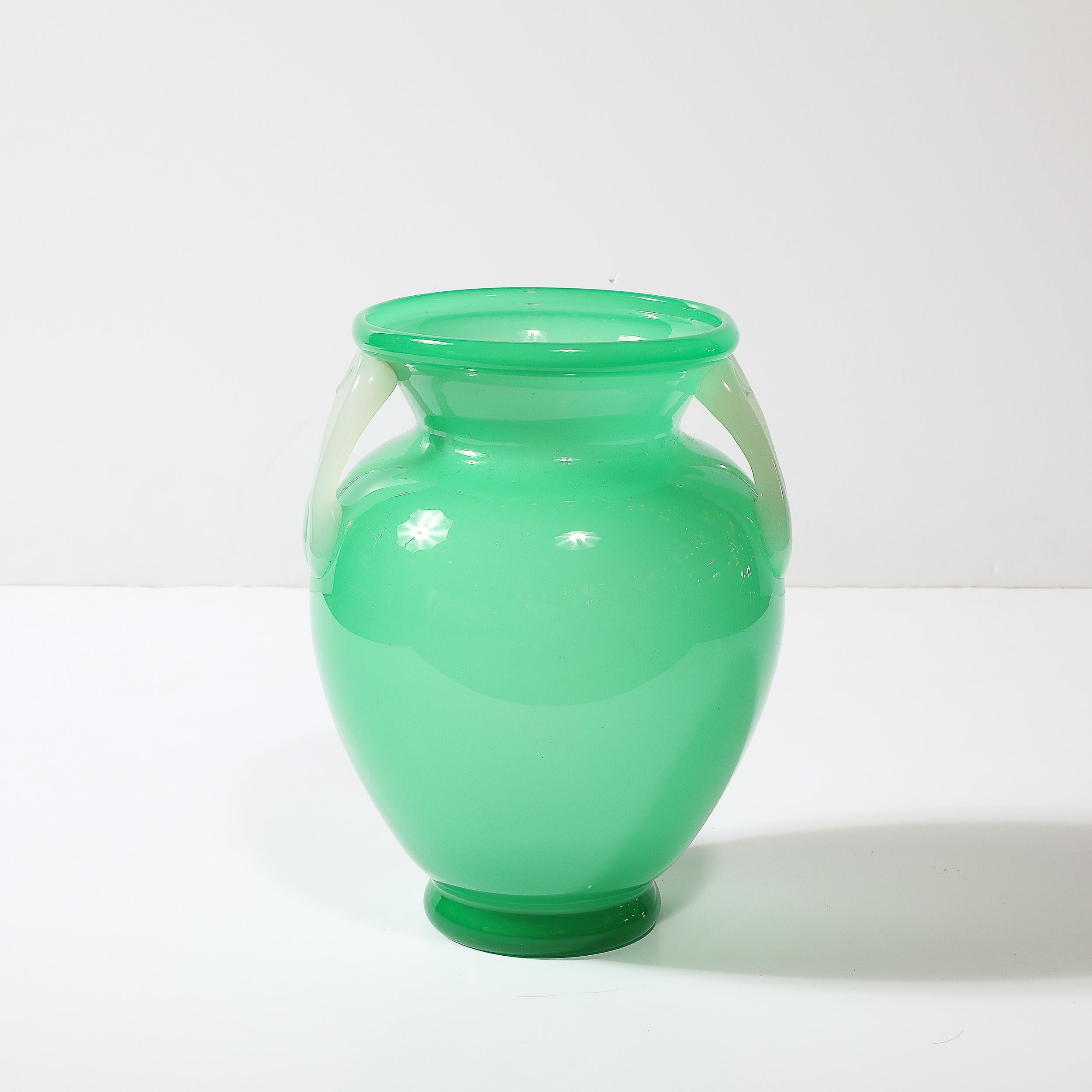 Vaso in vetro Amphora di Murano soffiato a mano della metà del secolo scorso in bianco e giada in vendita 1