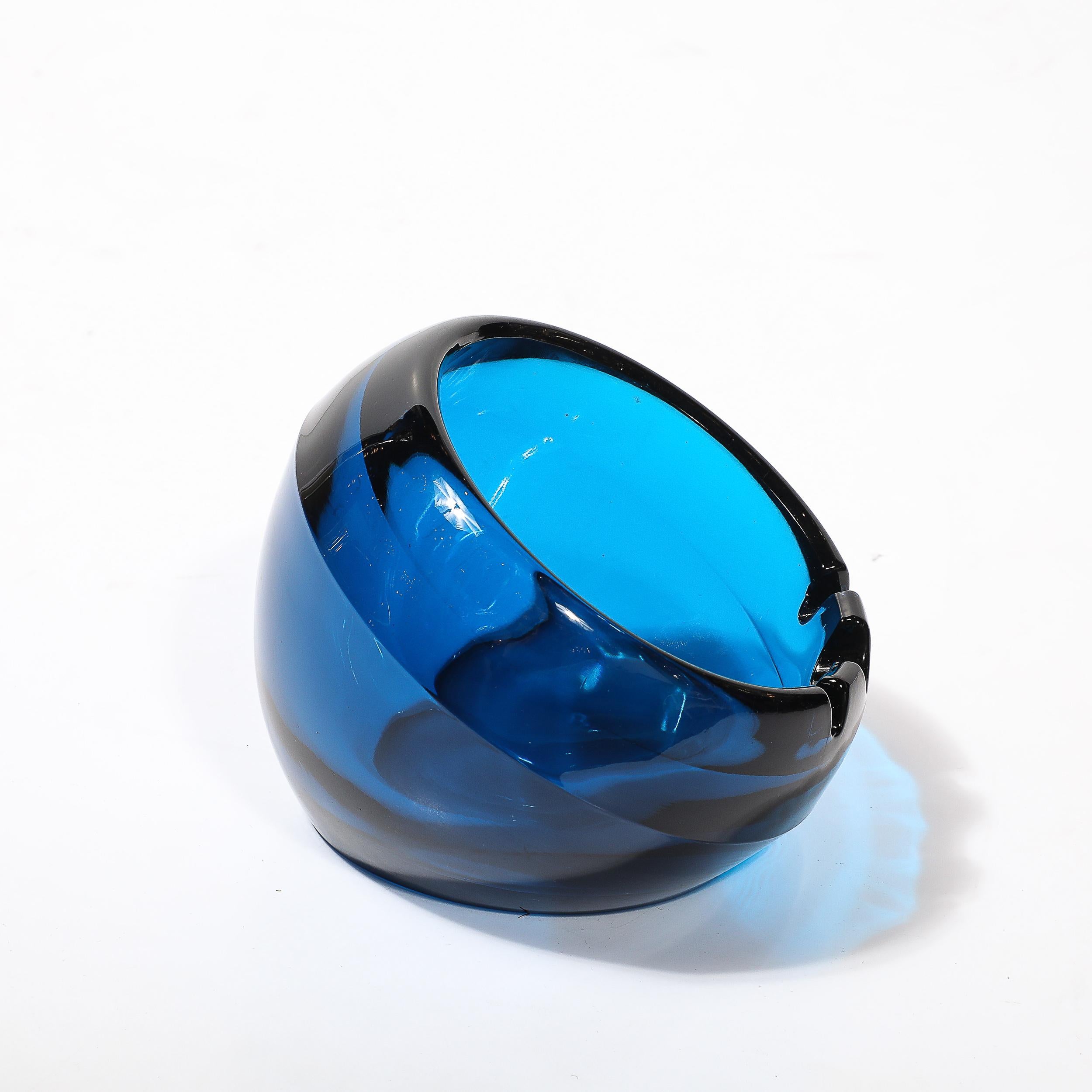 Mid-Century moderno Piatto/vassoio in vetro blu cobalto di Murano soffiato a mano, della metà del secolo scorso. in vendita