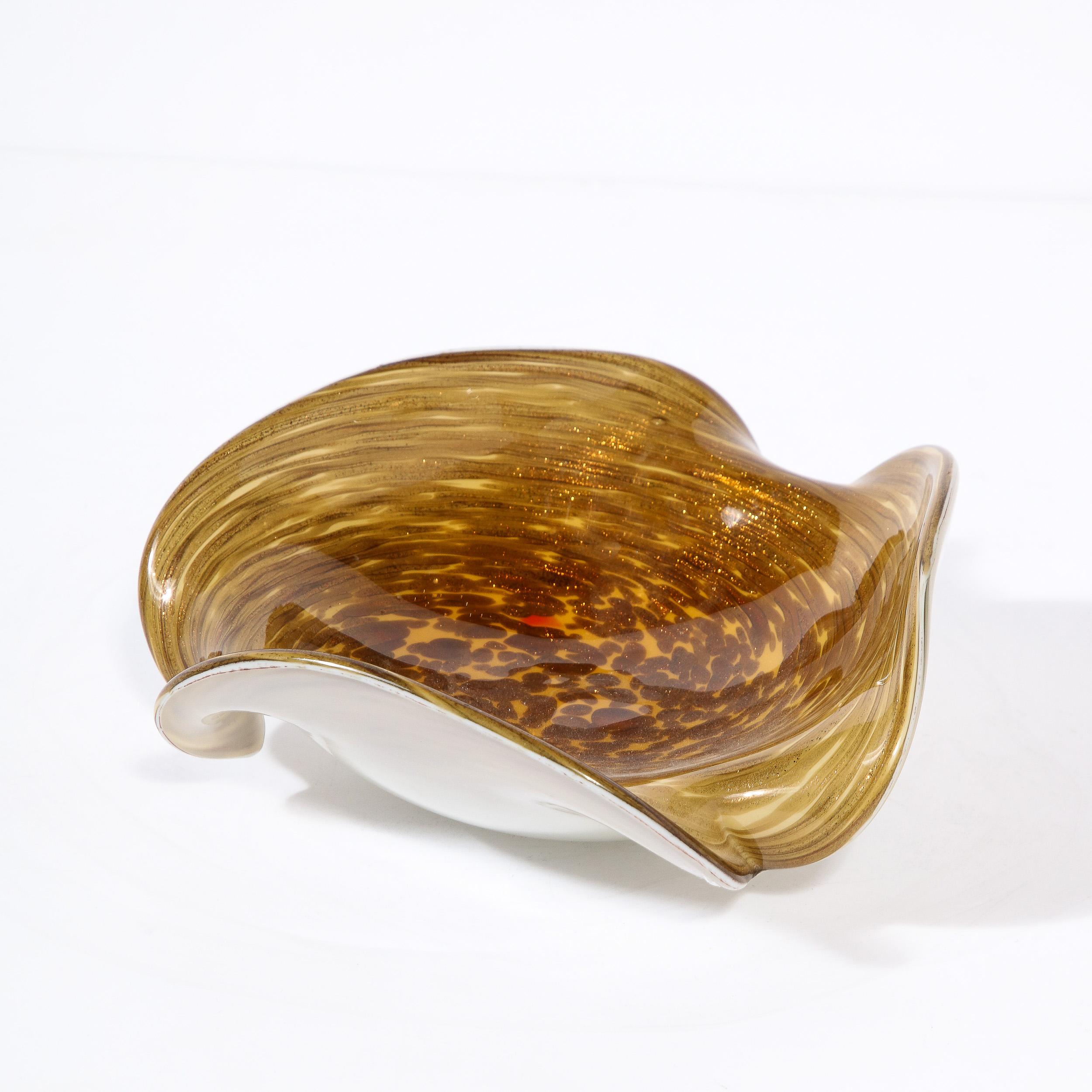 Mid-Century Modernist Hand-Blown Murano Glass Dish in Spiraled Yellow Ocre For Sale 3